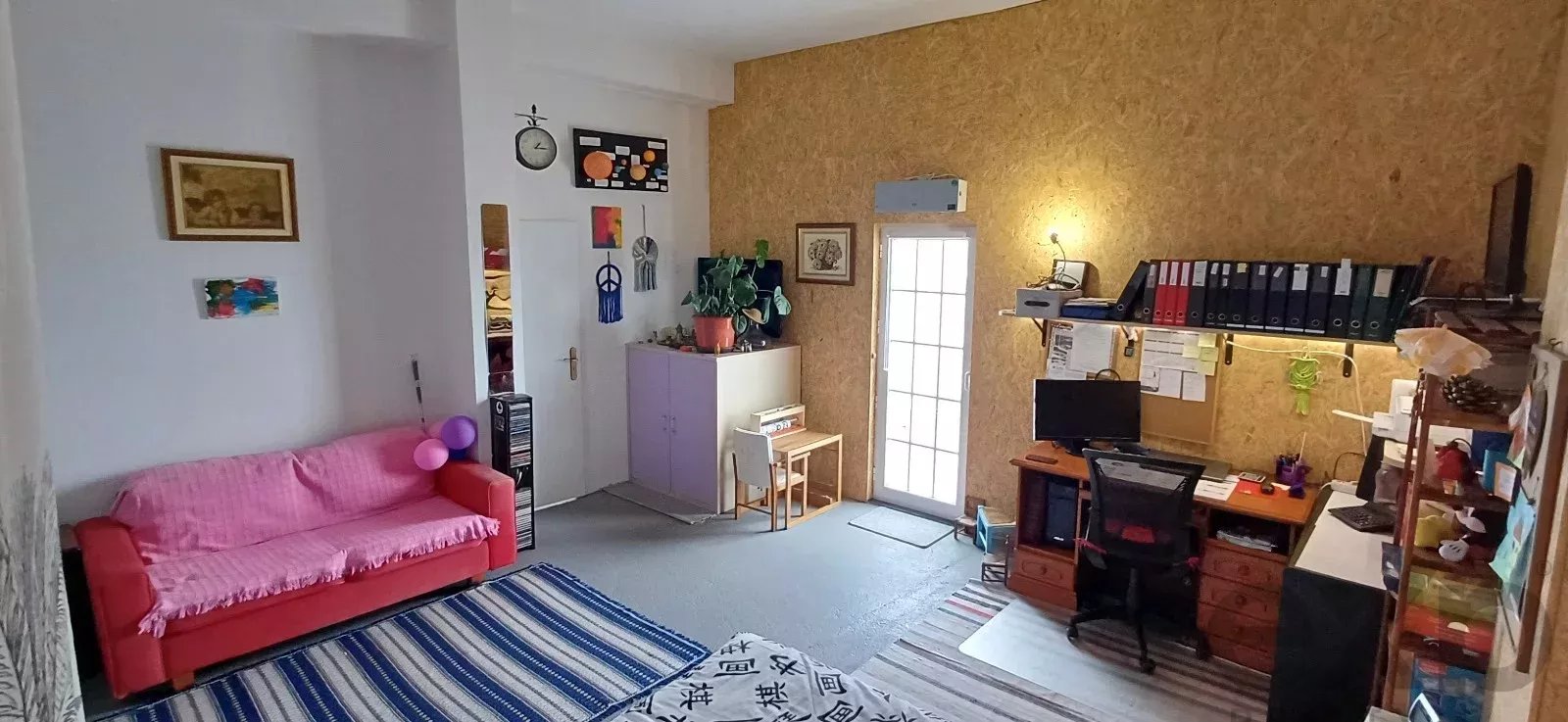 Mixed-use property with 150 m² commercial space, self-contained 2-bedroom apartment and 2,600 m² plot — 3 km from Loulé, Algarve
