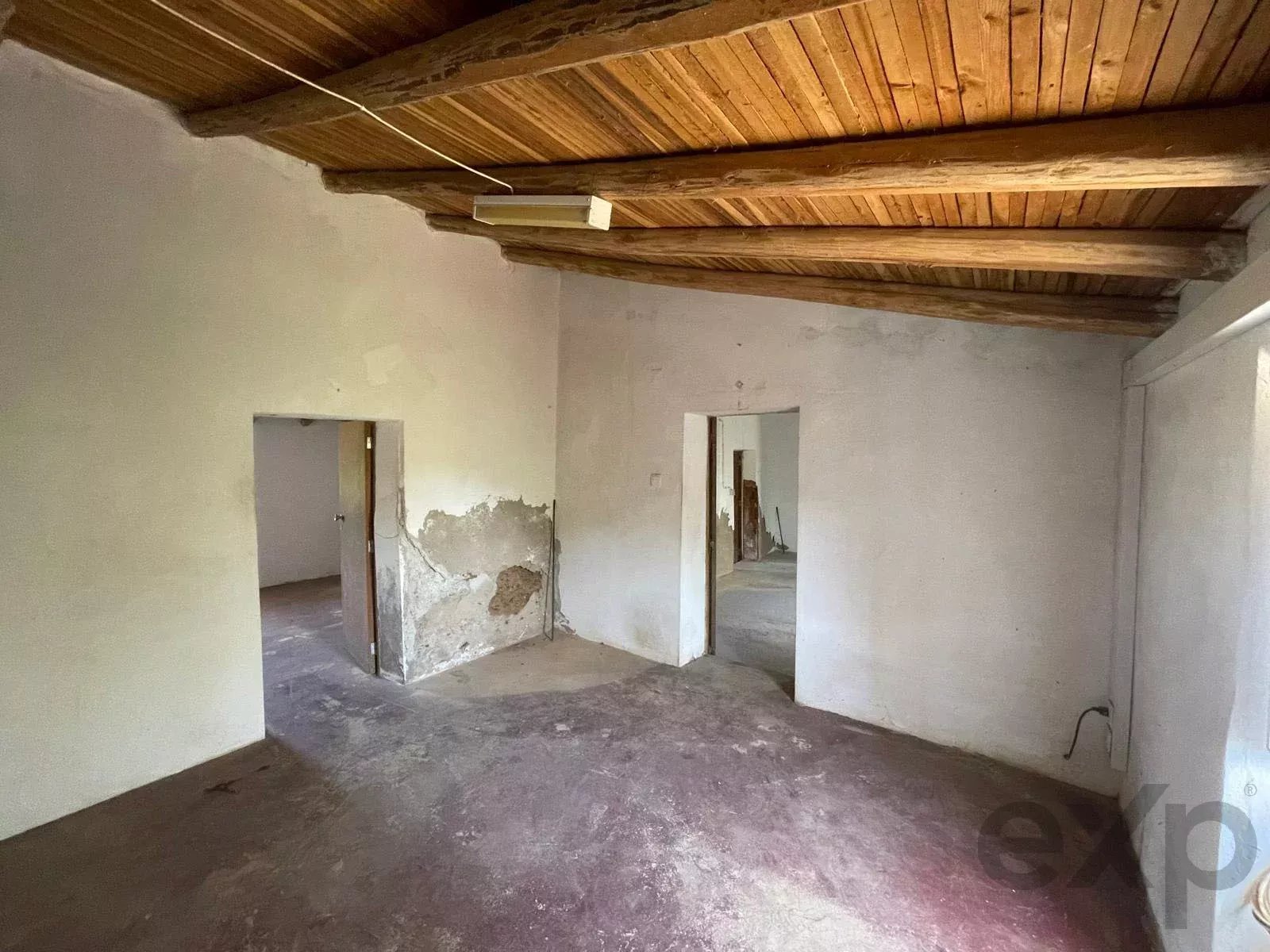 Traditional Farmhouse with Exceptional Equestrian Potential in São Marcos da Serra