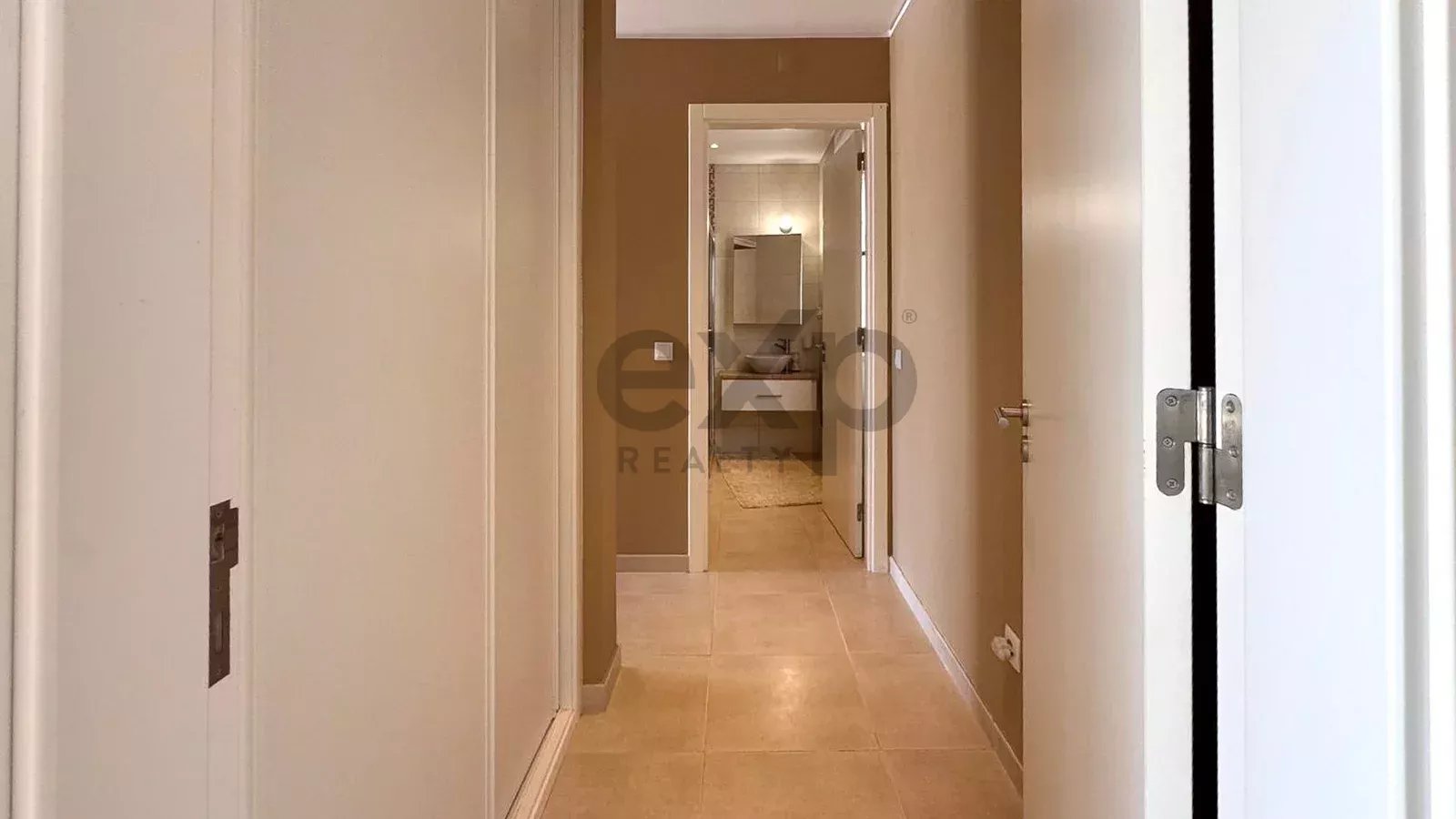 Luxury 4-bedroom villa of 437 m² with swimming pool – Mexilhoeira Grande, Portimão