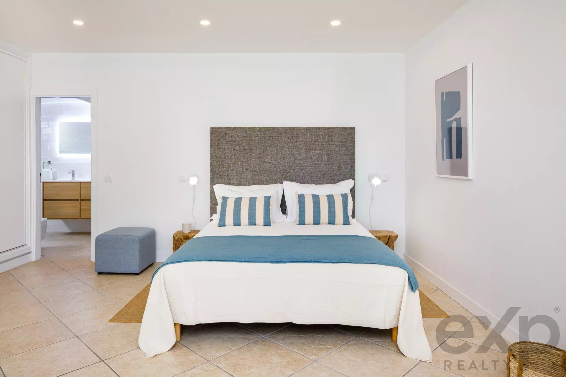 Operating Investment – 4 Beachside Studio Apartments in Central Carvoeiro