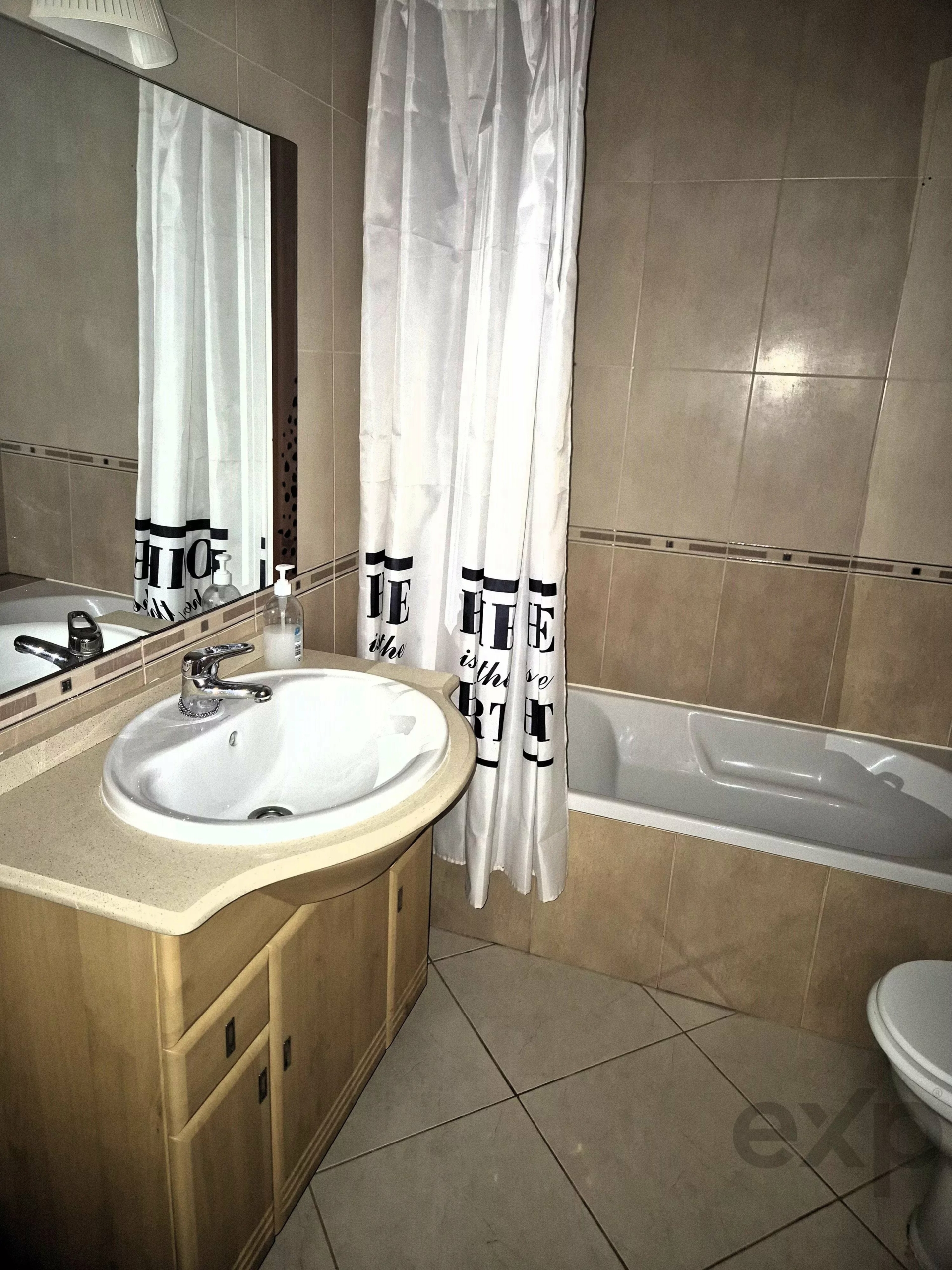 Apartamento T1 Exclusivo em Tavira: Último Piso com Terraço Privativo e Vista Mar e Cidade