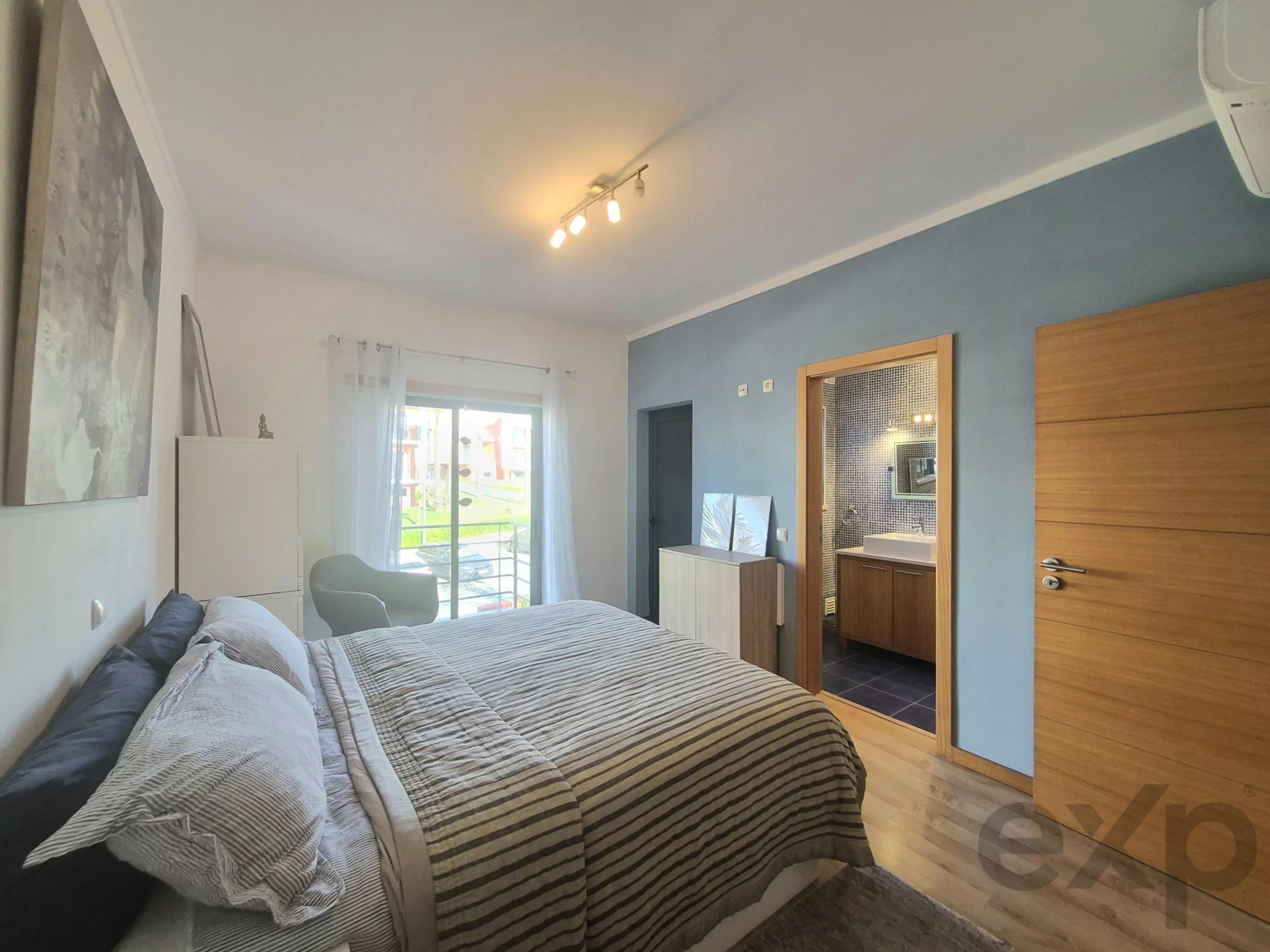Semi-detached house with independent Apartment & rooftop – Exceptional panoramic view