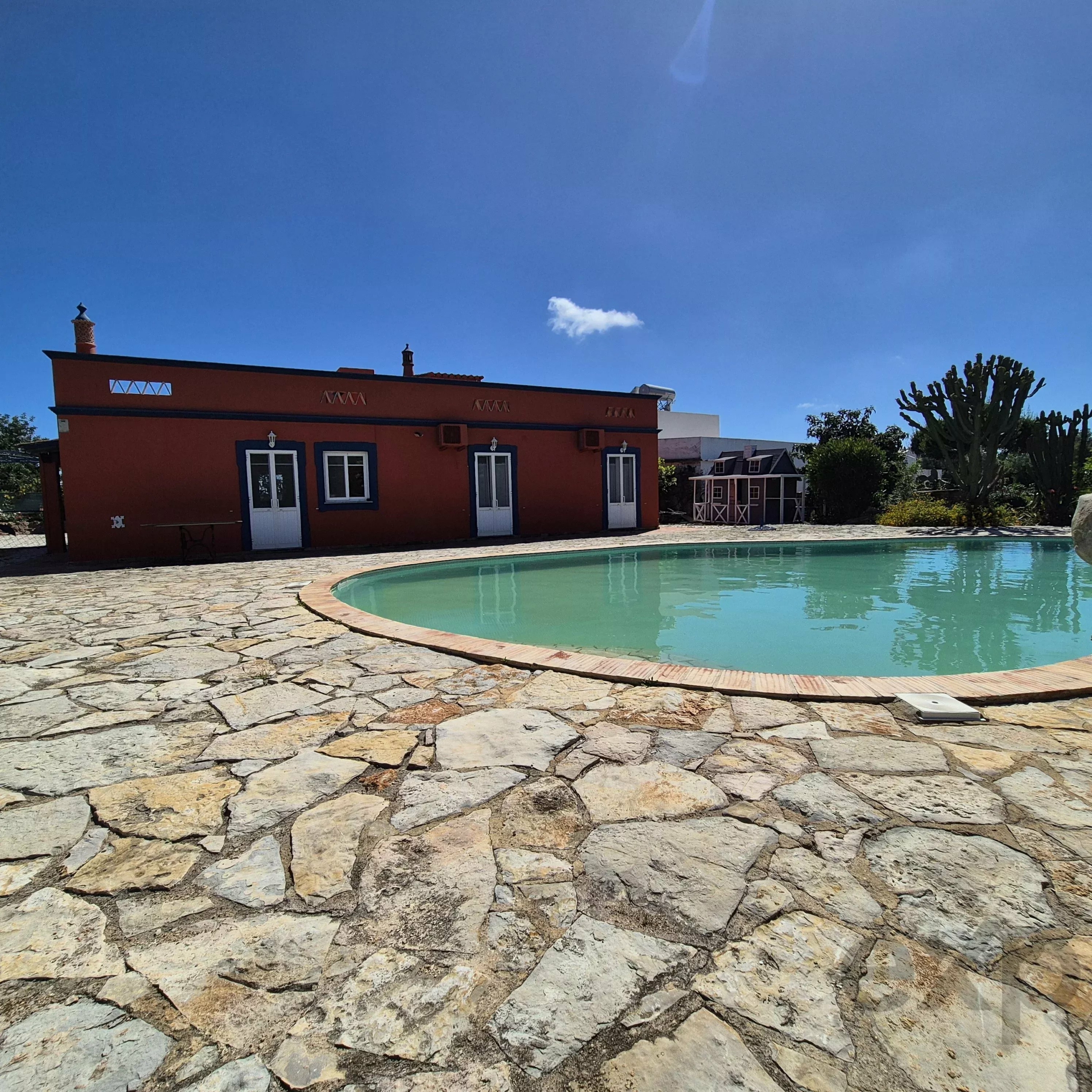 Country house with swimming pool