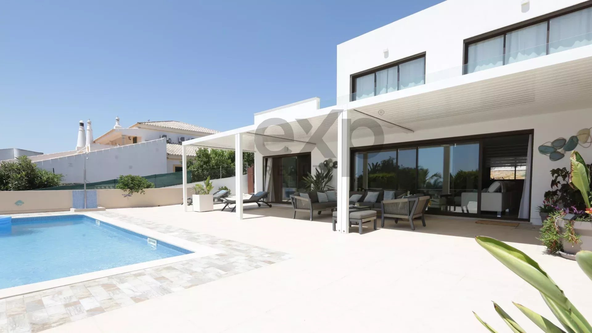 Luxury 4-bedroom villa of 437 m² with swimming pool – Mexilhoeira Grande, Portimão
