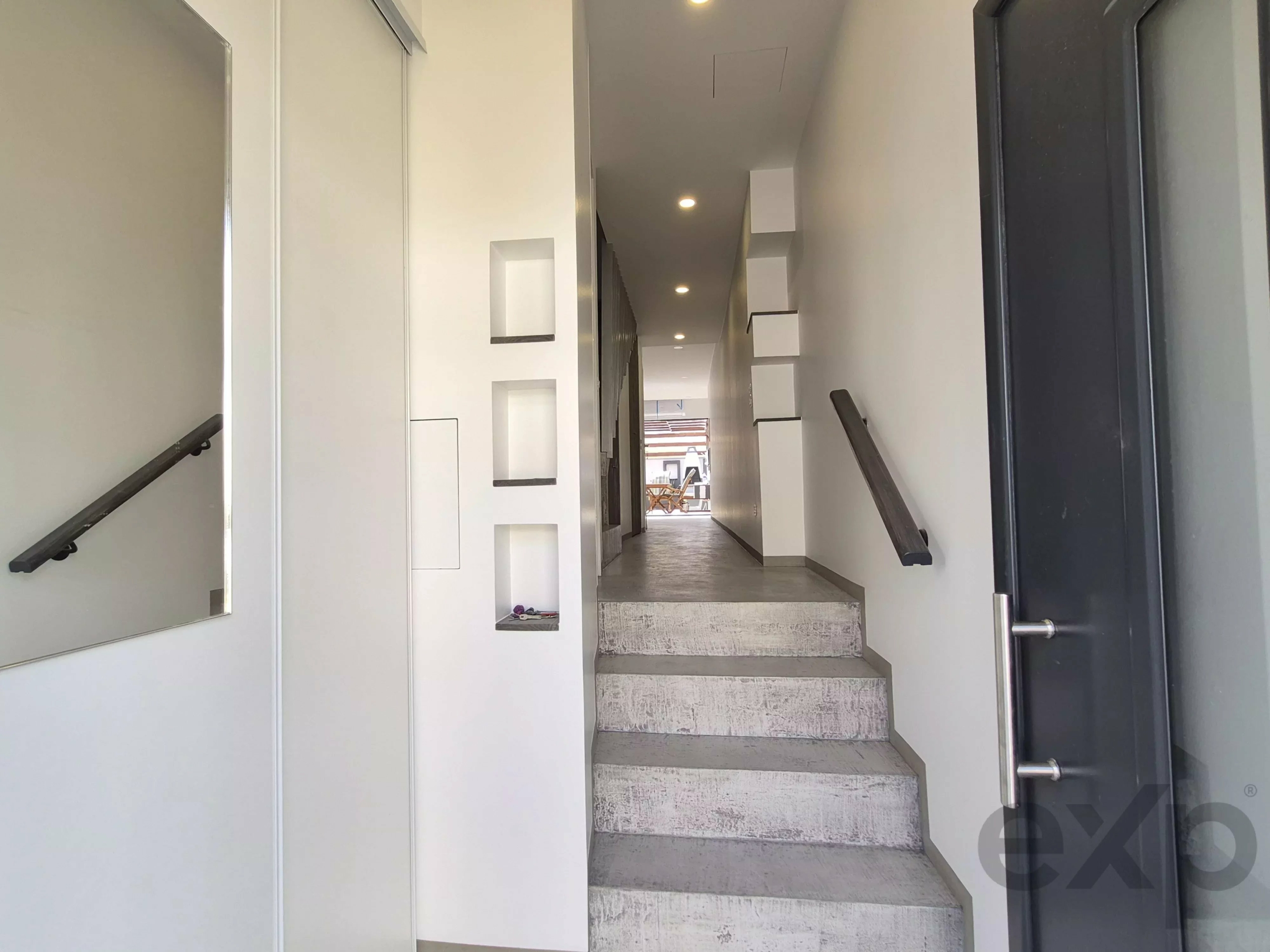 New house, 2 bedrooms, large patio, Alvor center