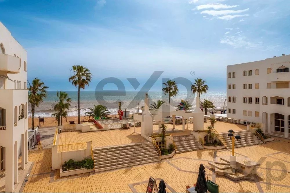 Modern 2-Bedroom Beachfront Apartment in Quarteira