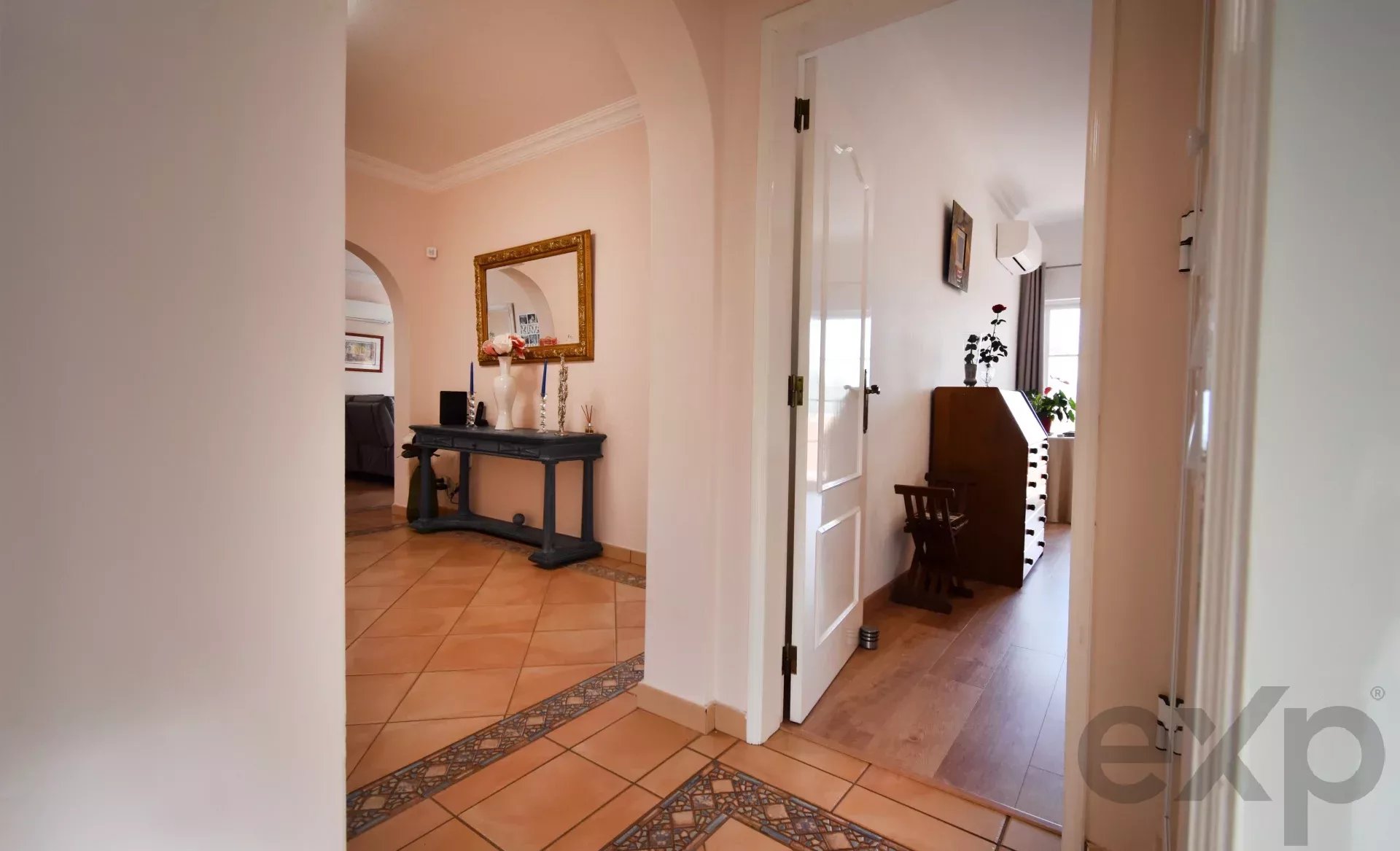 3-bedr. house + 1-bedr. annex, swimming pool and garage,
