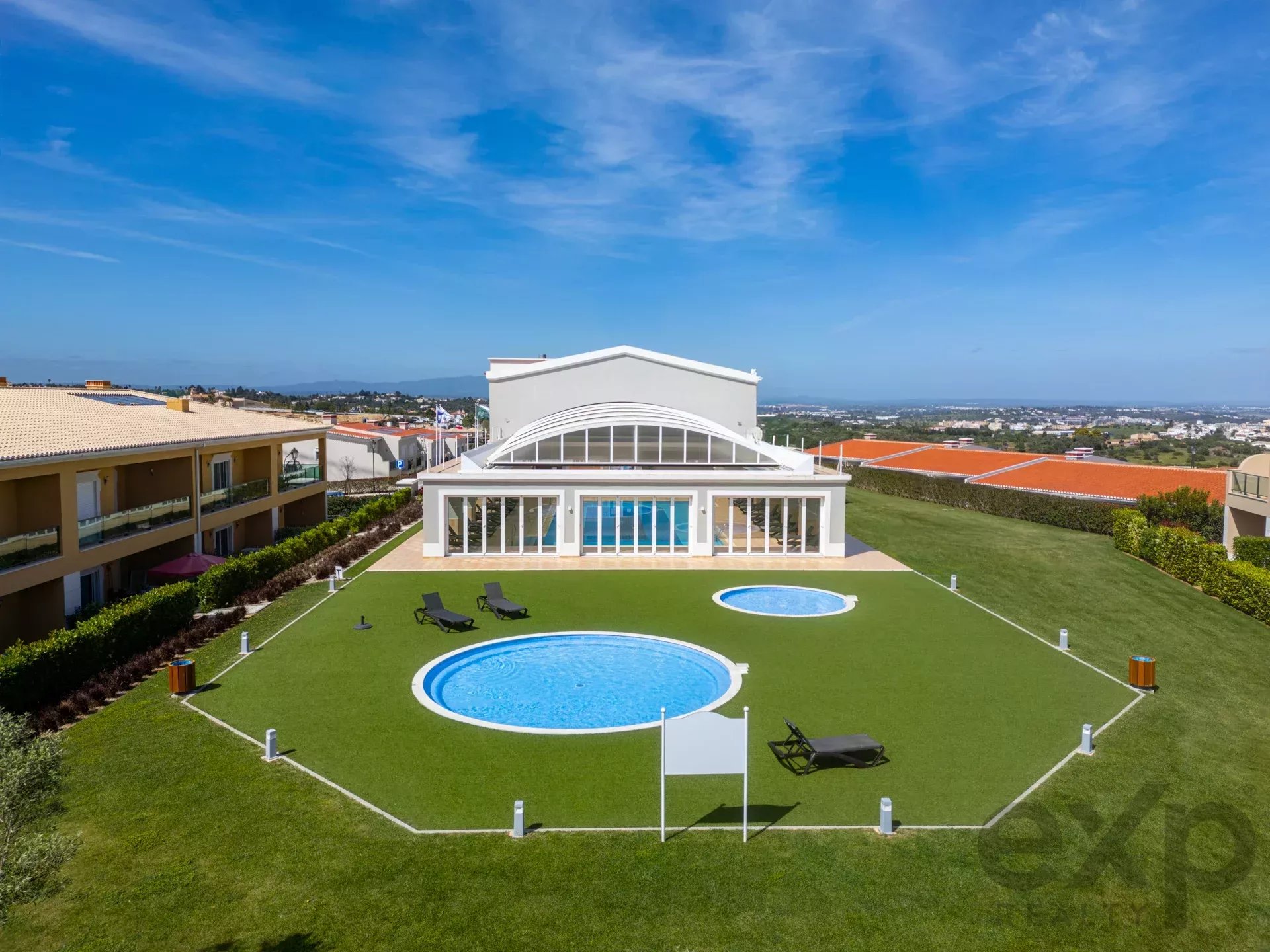 T2 moderno num resort de golfe e spa perto de Lagos