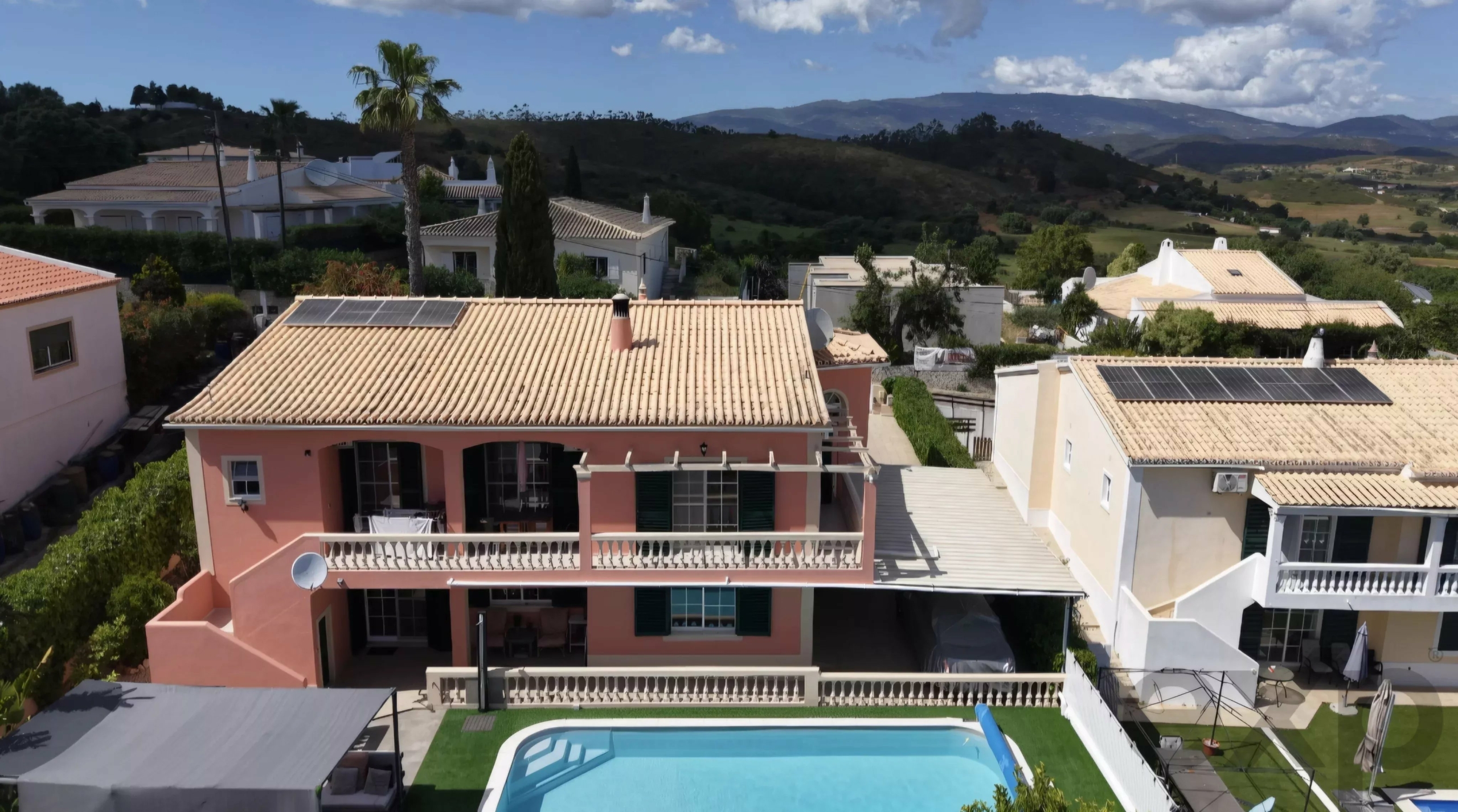 3-bedr. house + 1-bedr. annex, swimming pool and garage,