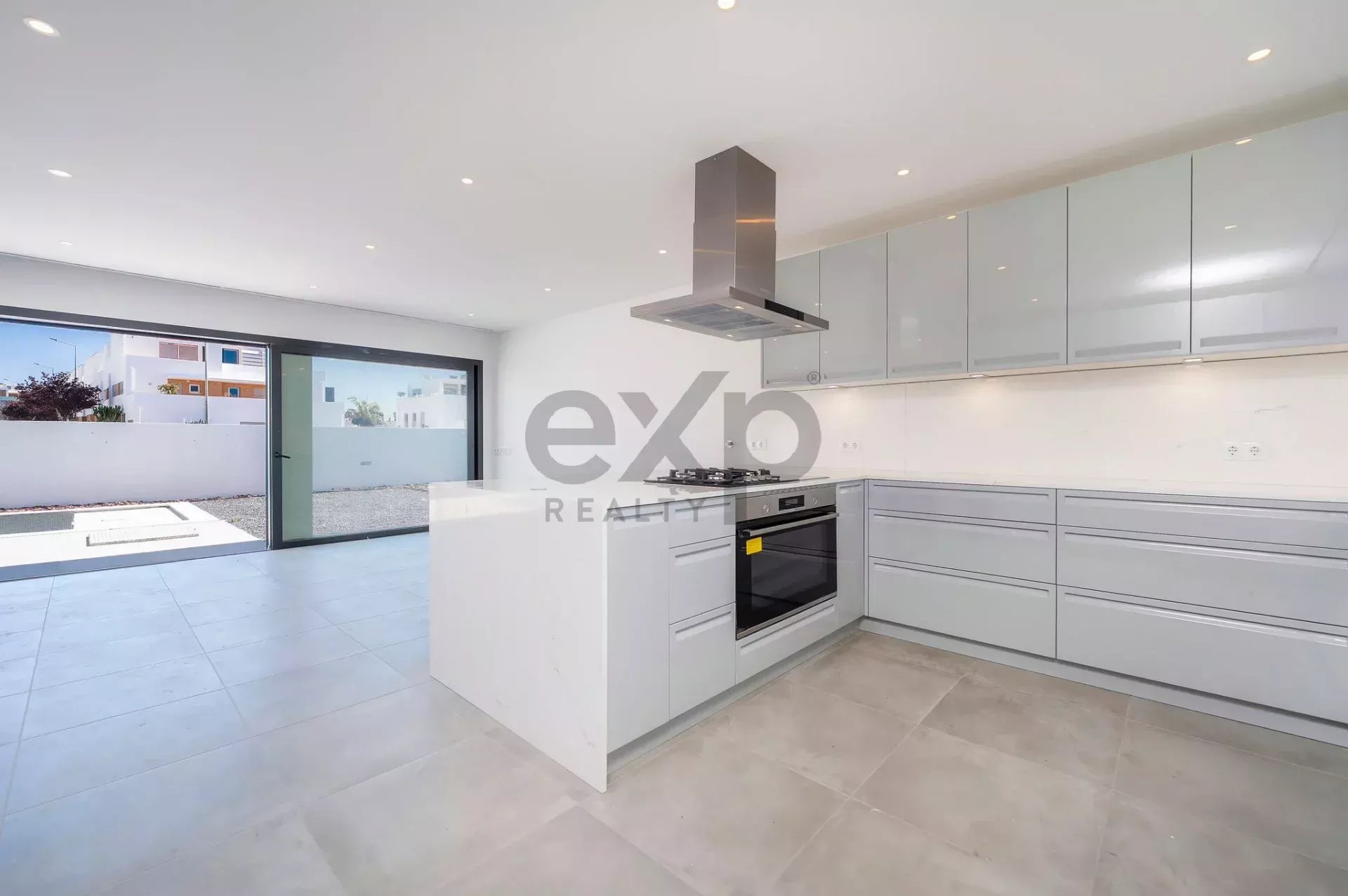 Contemporary Newly Built T6 Villa by Tavira Waterfront