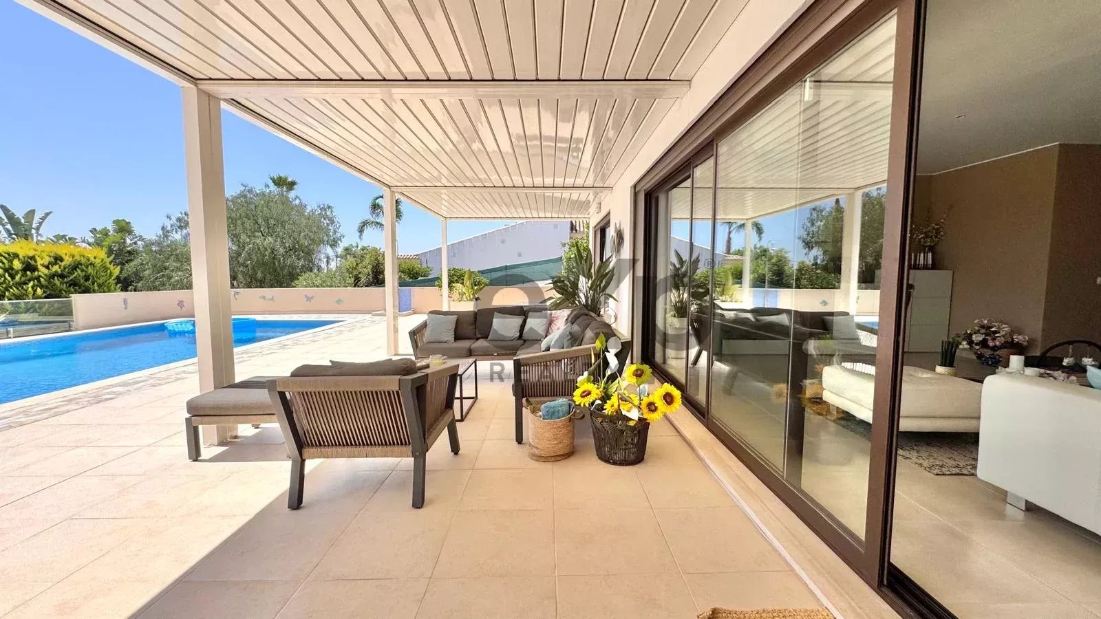 Luxury 4-bedroom villa of 437 m² with swimming pool – Mexilhoeira Grande, Portimão