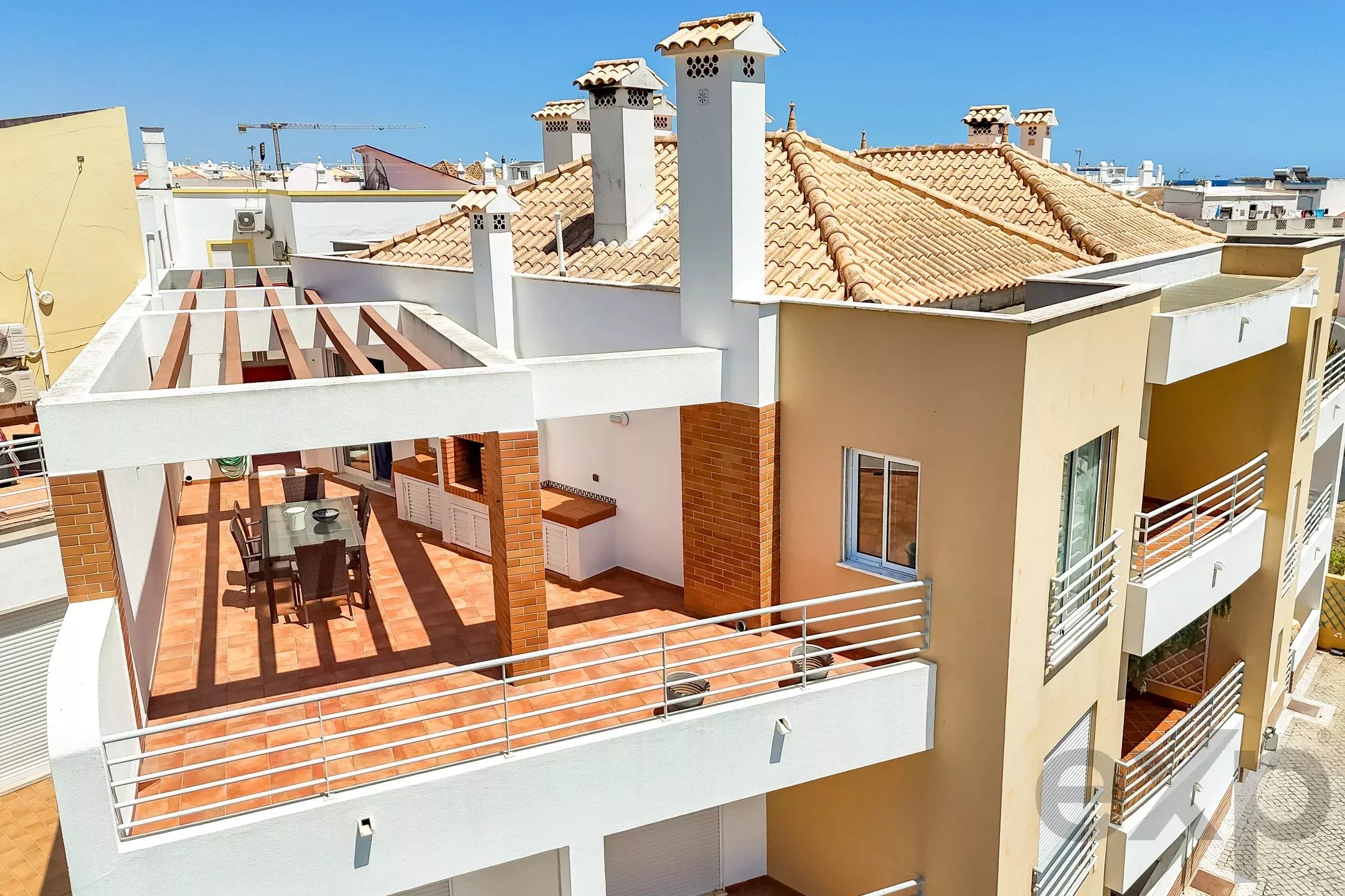 Furnished 2-bedroom apartment with terrace and parking in the centre of Cabanas de Tavira
