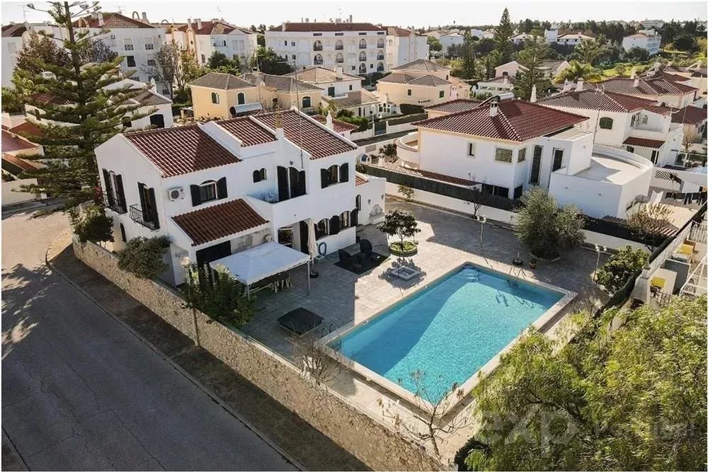 Moradia independente T5 com grande piscina em Altura, Tavira, Portugal