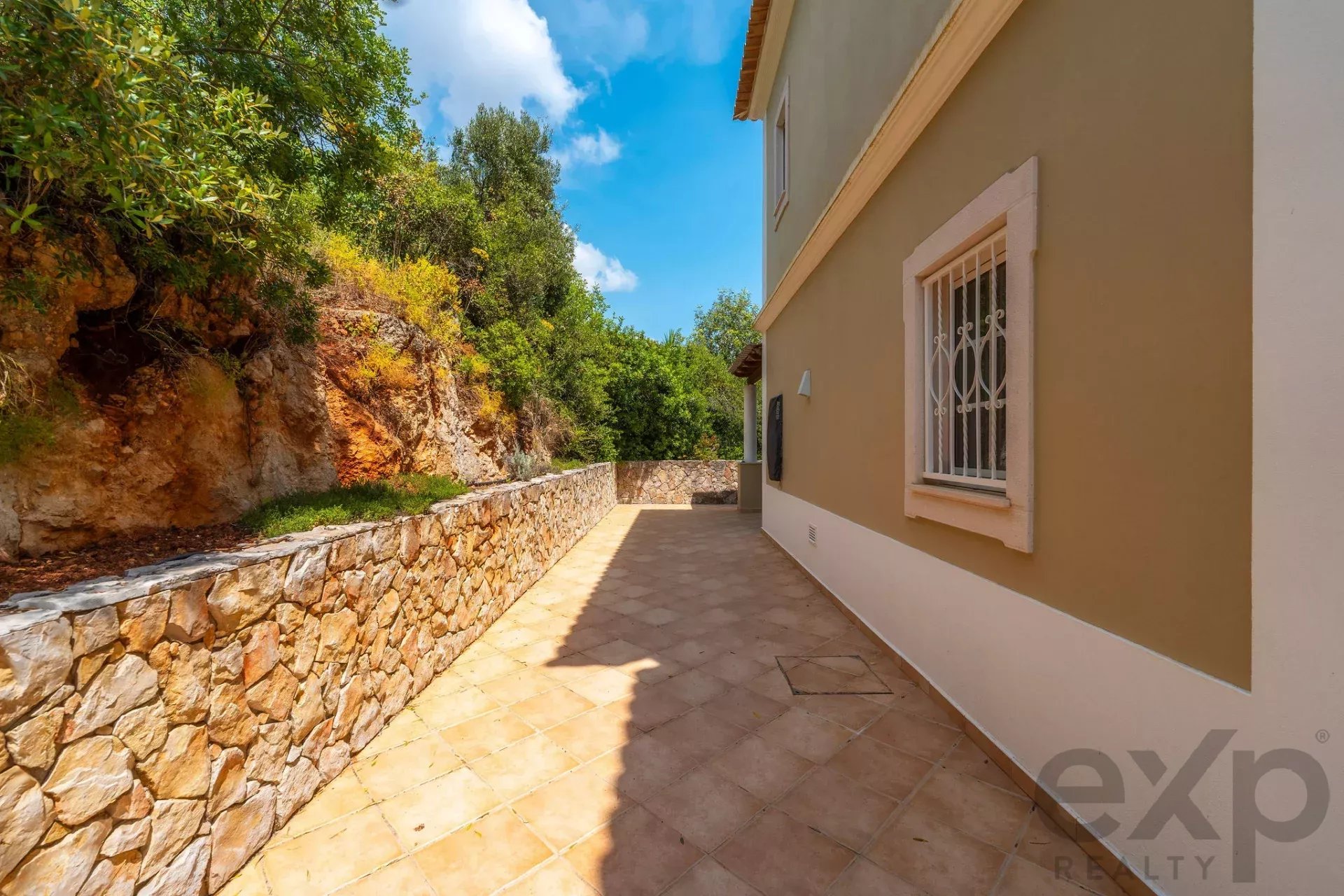 Four bedroom villa with open views and pool in São Bras de Alportel, Algarve