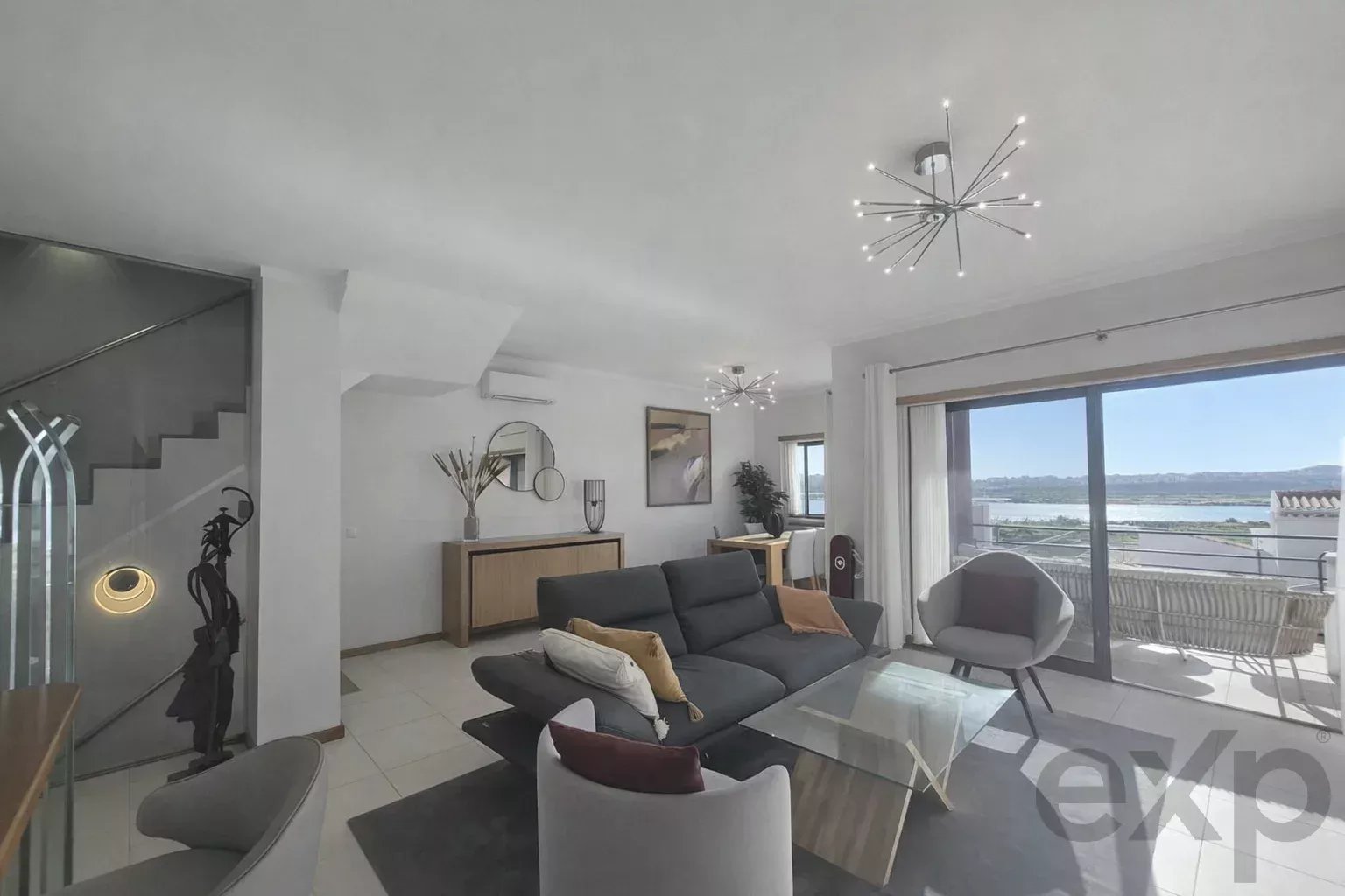 Semi-detached house with independent Apartment & rooftop – Exceptional panoramic view