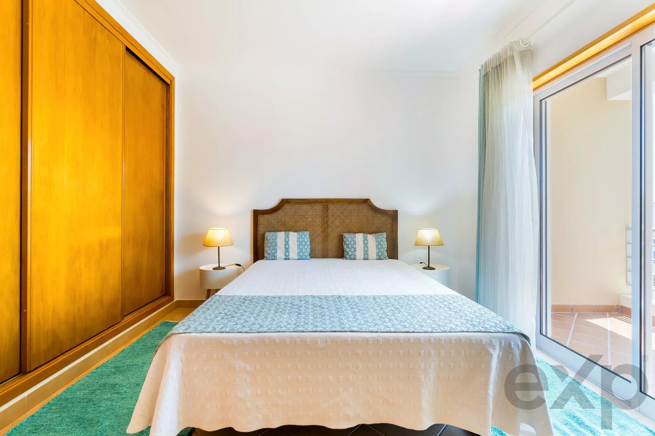 Furnished 2-bedroom apartment with terrace and parking in the centre of Cabanas de Tavira