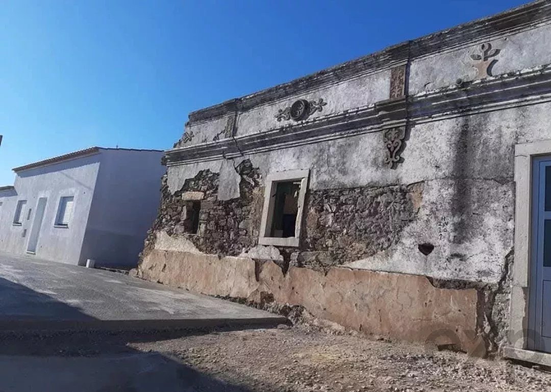Twee ruïnes met perceel grond nabij Salir – Loulé