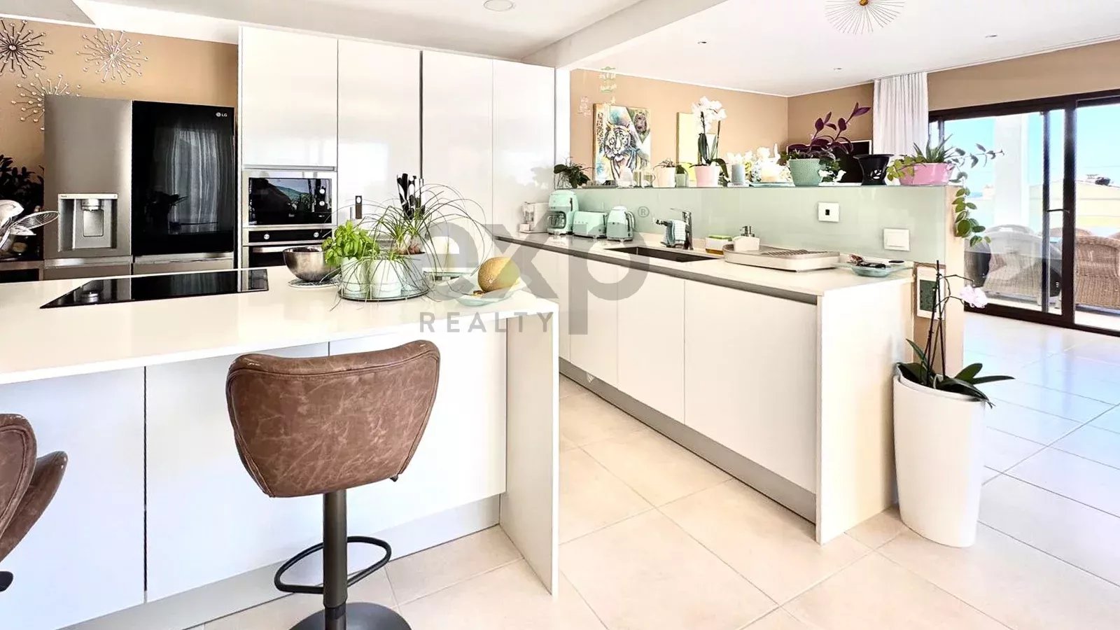Luxury 4-bedroom villa of 437 m² with swimming pool – Mexilhoeira Grande, Portimão