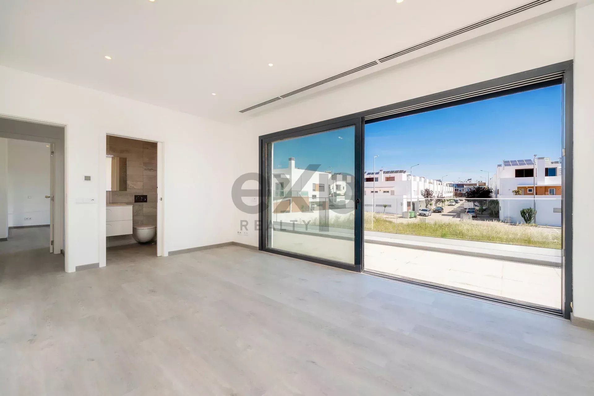 Contemporary Newly Built T6 Villa by Tavira Waterfront