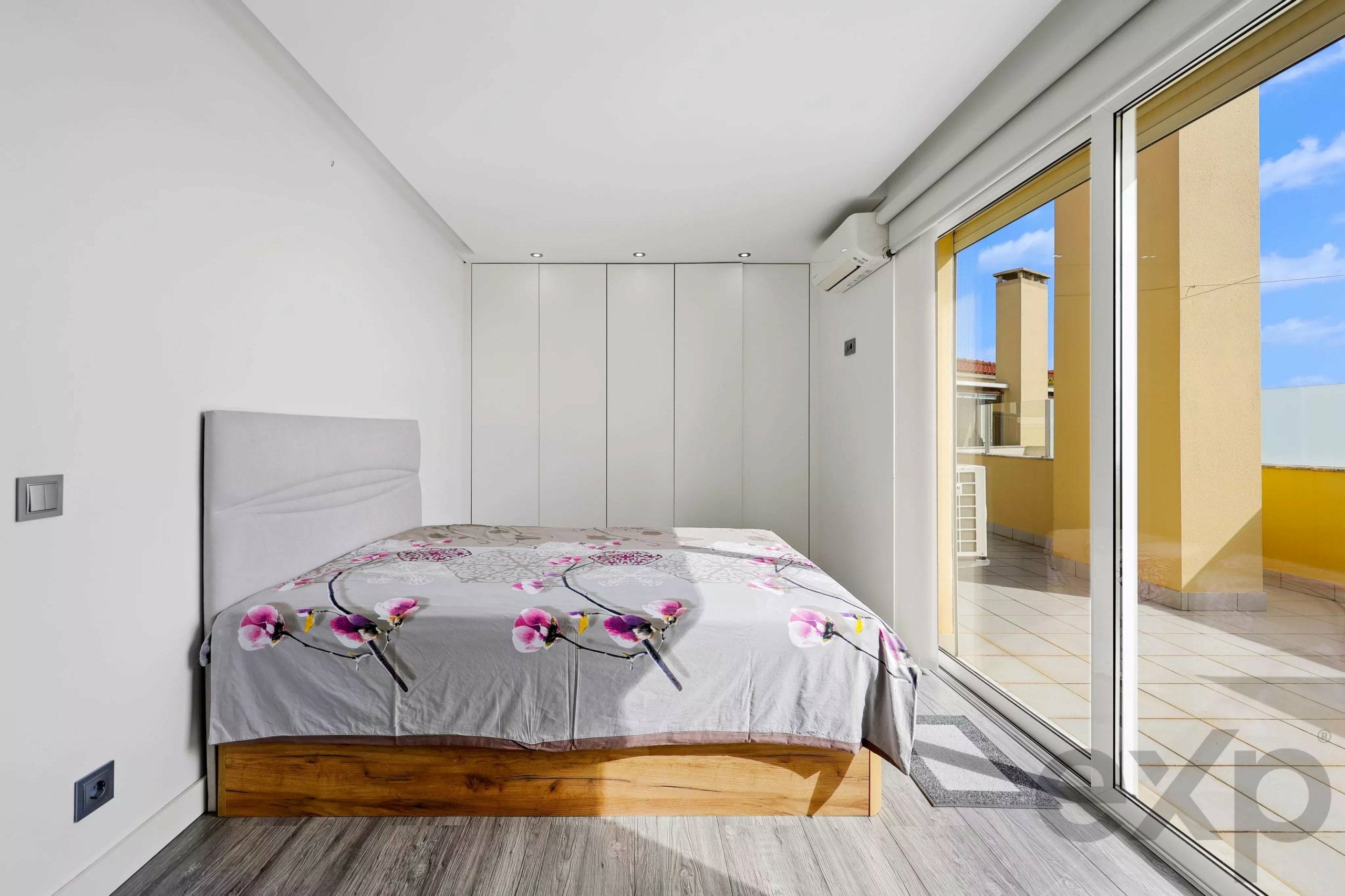 Penthouse exclusif de 3 chambres avec terrasse privée de 119 m², vue mer Portimão et Alvor, et vues panoramiques