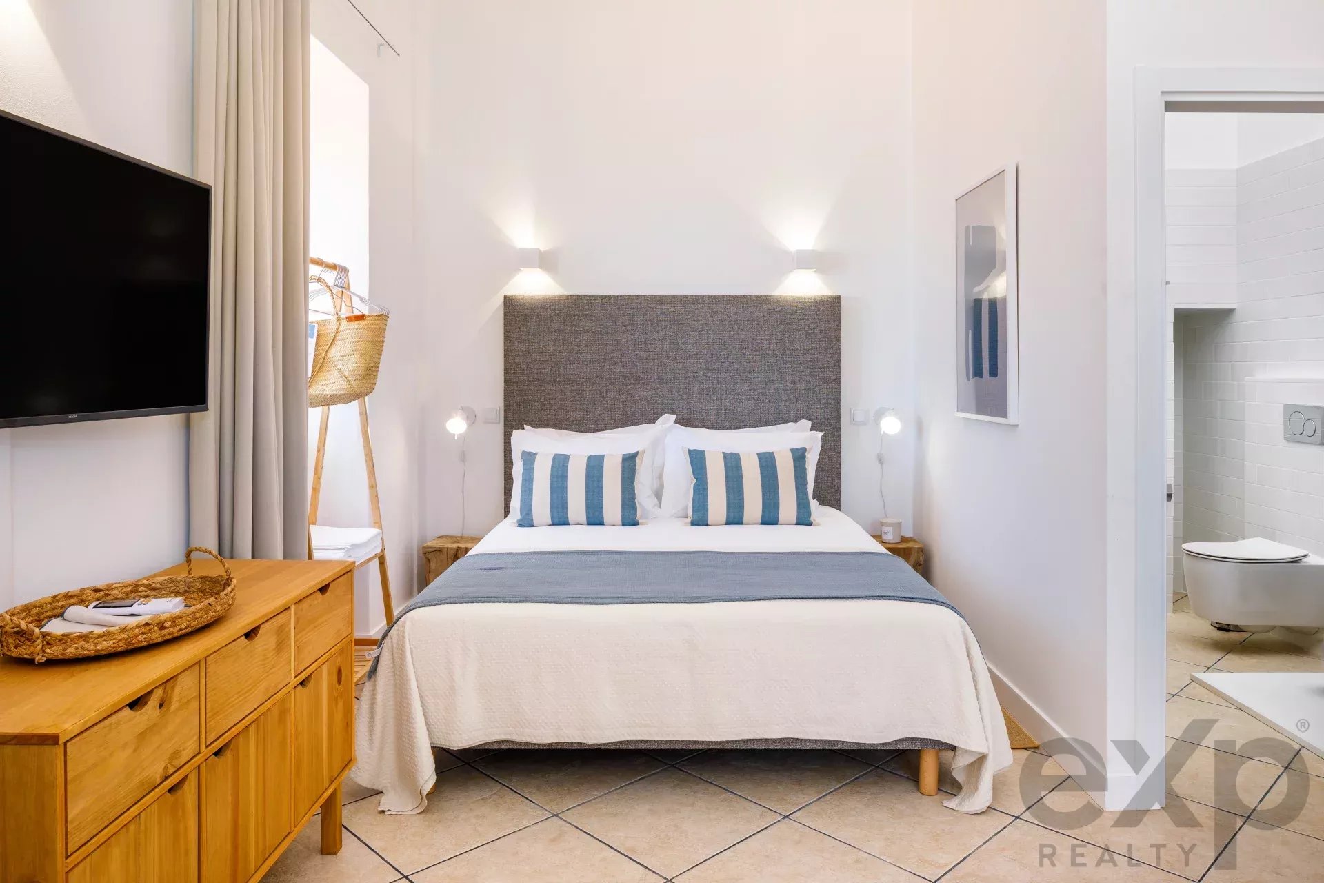 Operating Investment – 4 Beachside Studio Apartments in Central Carvoeiro
