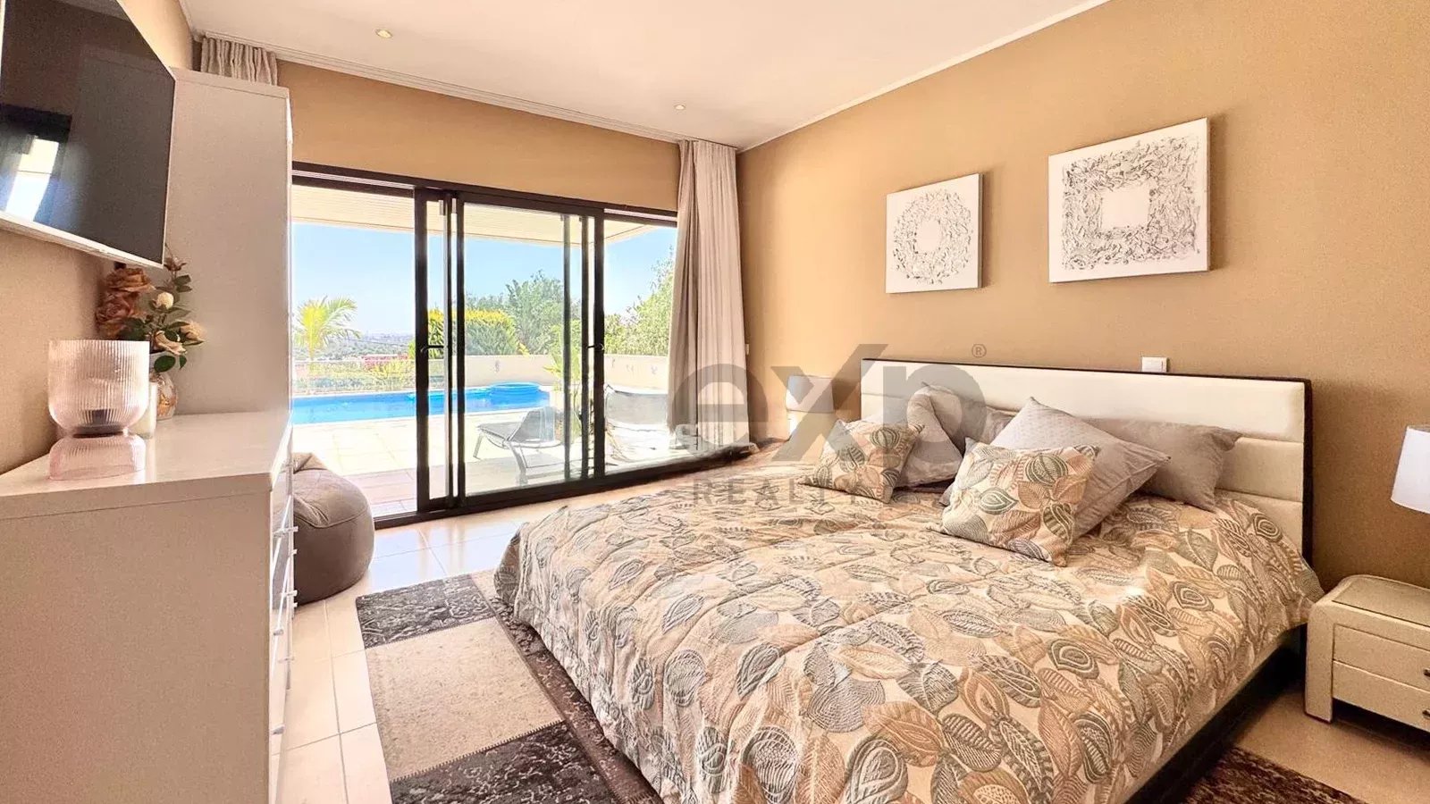 Luxury 4-bedroom villa of 437 m² with swimming pool – Mexilhoeira Grande, Portimão