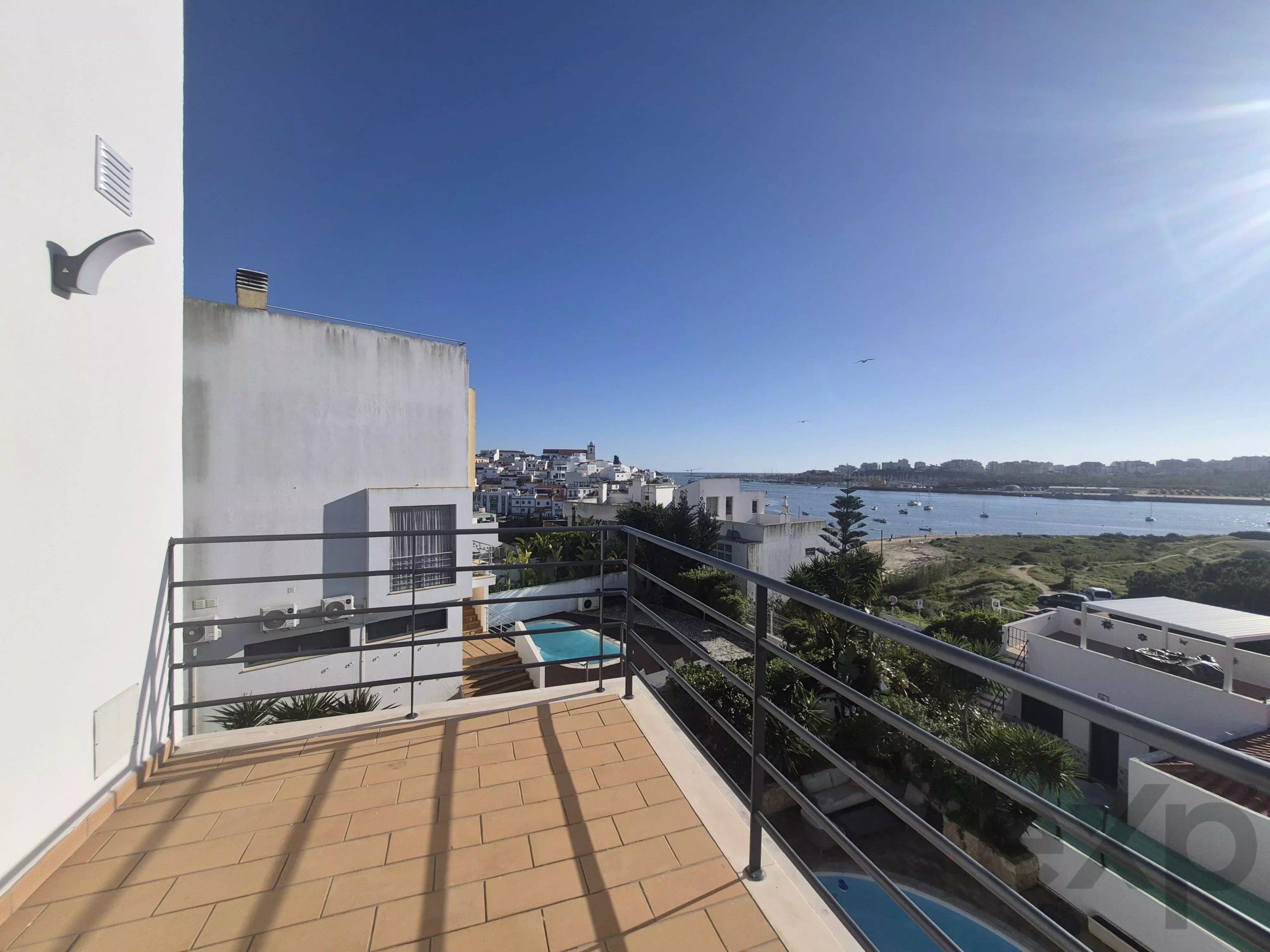 Semi-detached house with independent Apartment & rooftop – Exceptional panoramic view