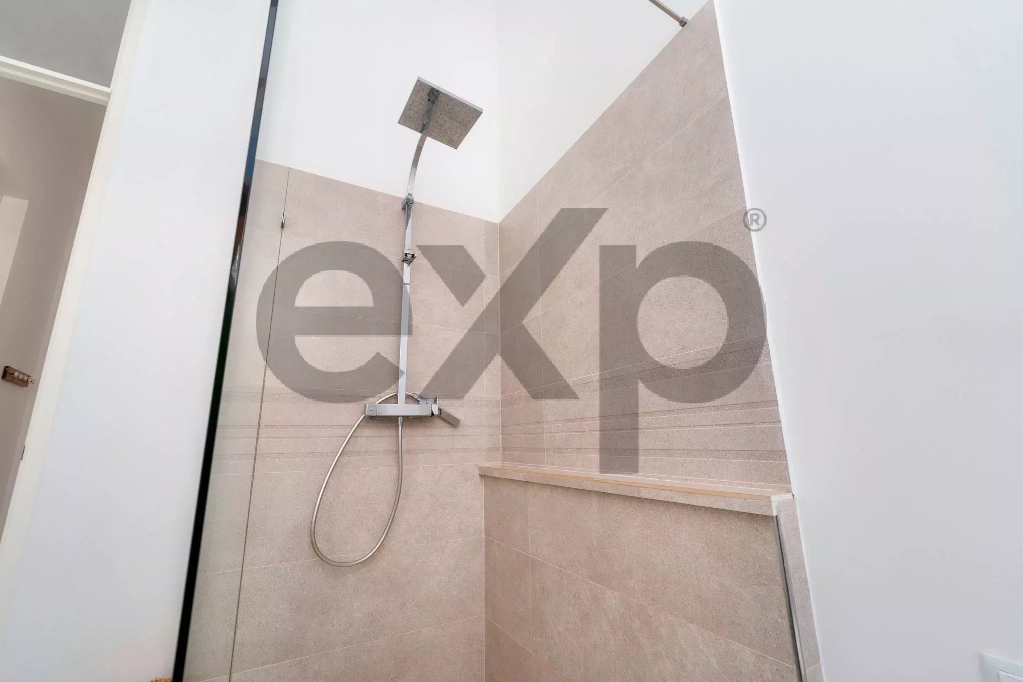Stunning Large Townhouse in the Heart of Olhão