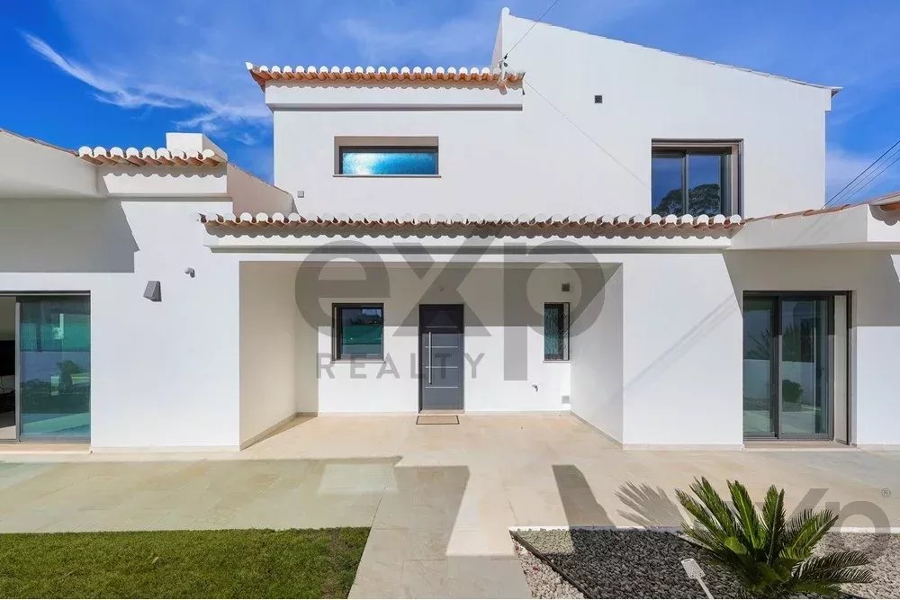 New T4 villa 5 min car to the Beach.