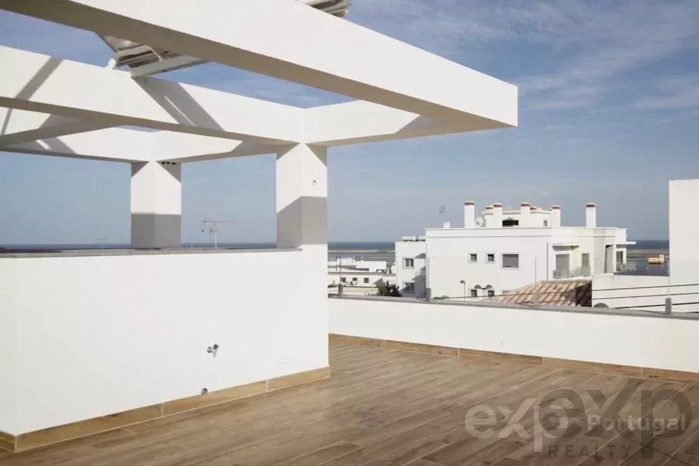 Contemporary 3-Bedroom Townhouse with Private Pool & Sea Views | Fuseta, Algarve