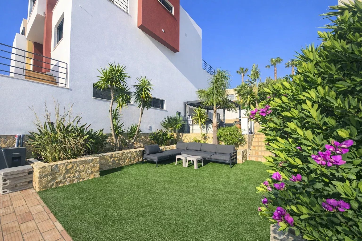 Semi-detached house with independent Apartment & rooftop – Exceptional panoramic view