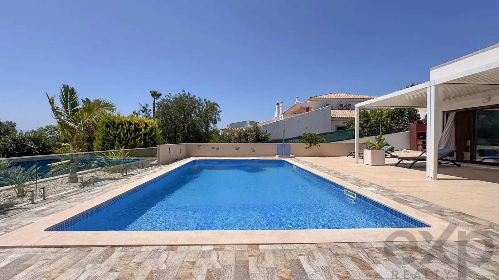 Luxury 4-bedroom villa of 437 m² with swimming pool – Mexilhoeira Grande, Portimão