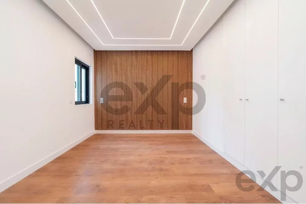 Modern 2-Bedroom Beachfront Apartment in Quarteira