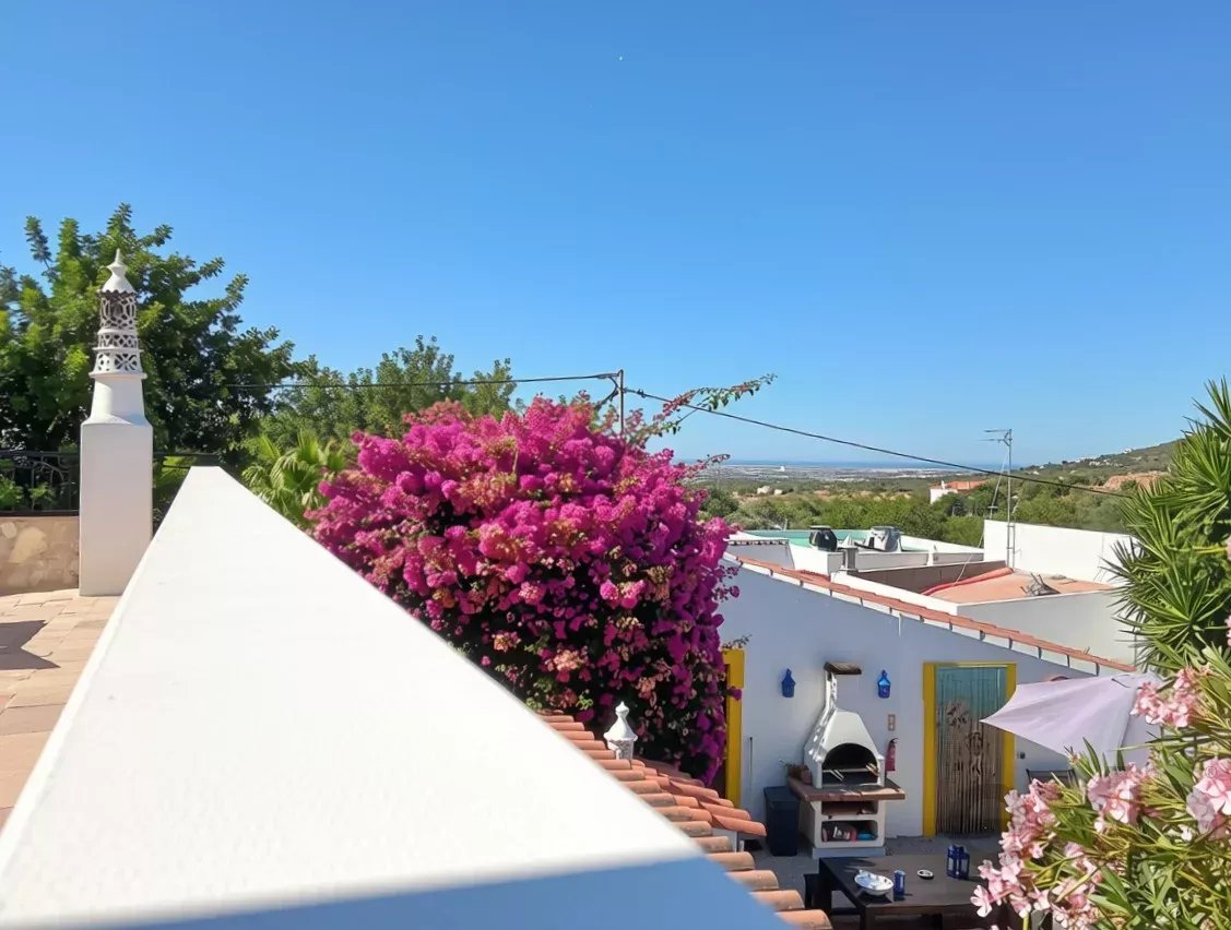 Exclusive property with five independent units and investment potential