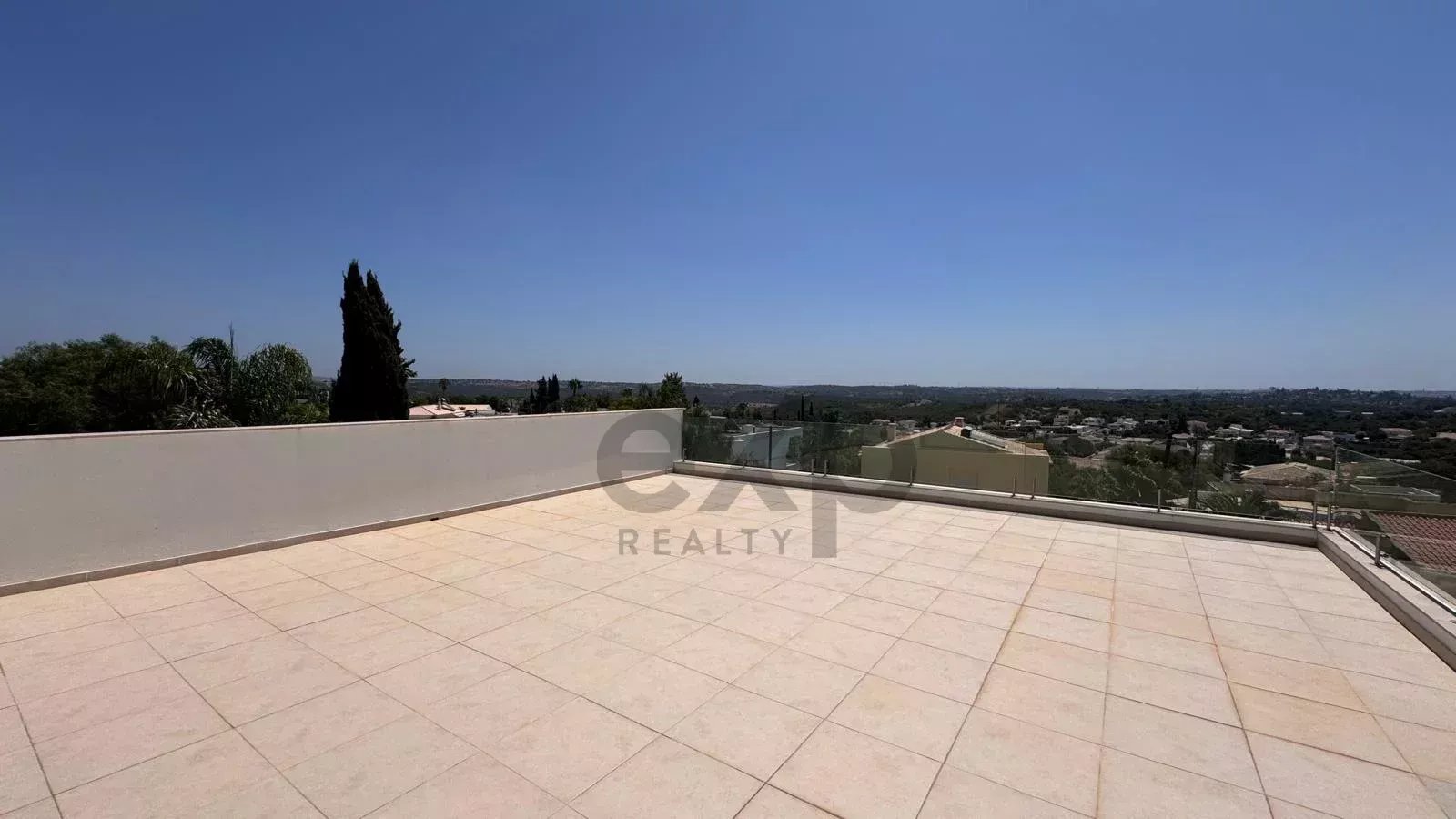Luxury 4-bedroom villa of 437 m² with swimming pool – Mexilhoeira Grande, Portimão