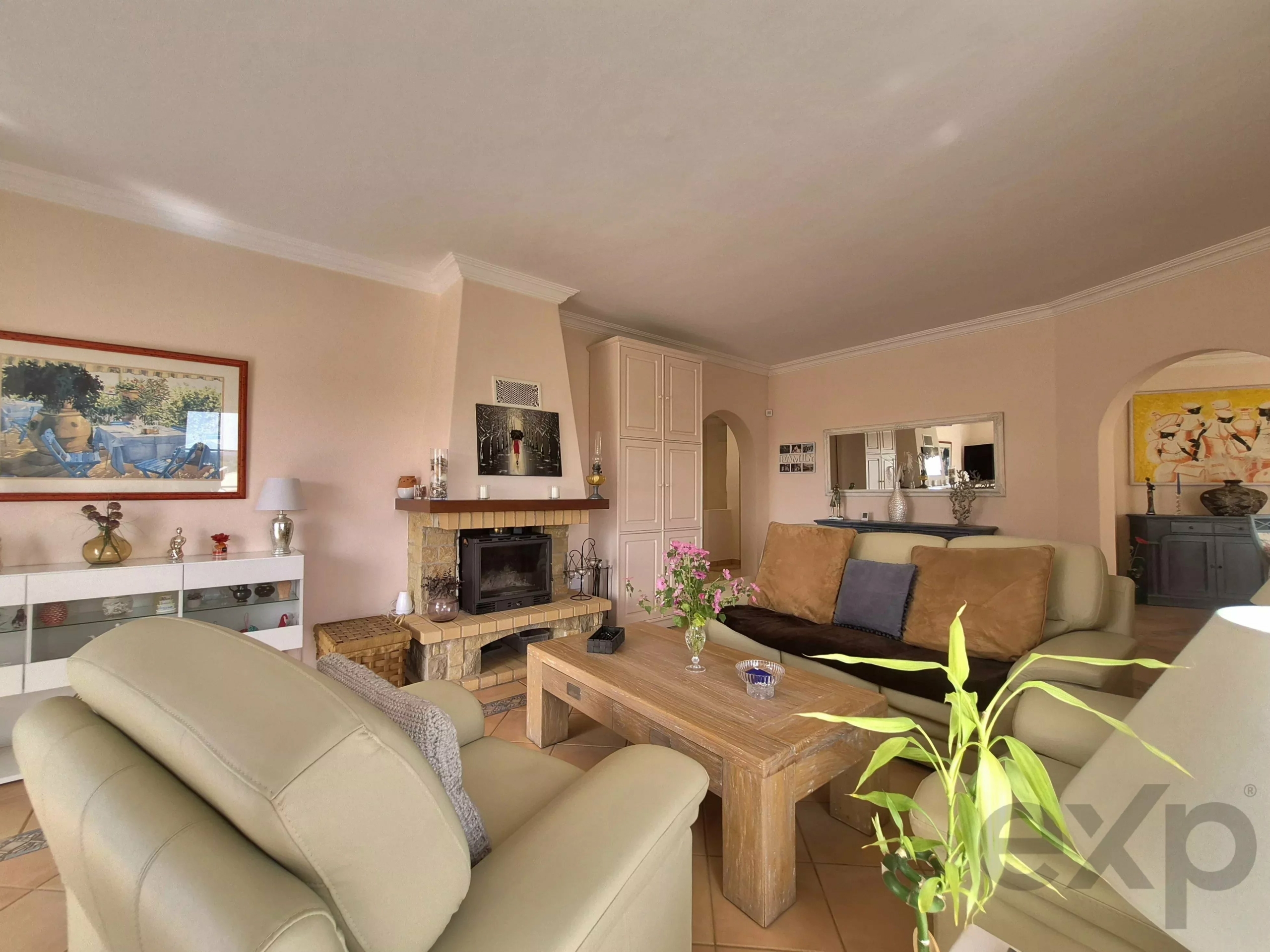 3-bedr. house + 1-bedr. annex, swimming pool and garage,