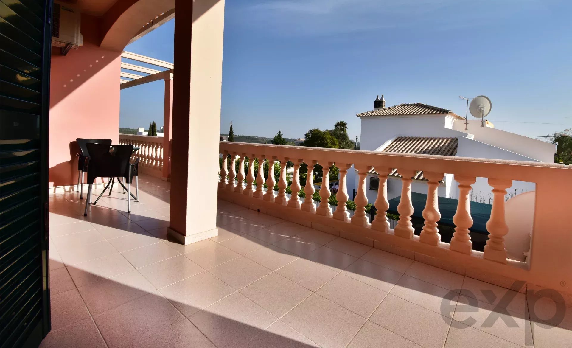 3-bedr. house + 1-bedr. annex, swimming pool and garage,