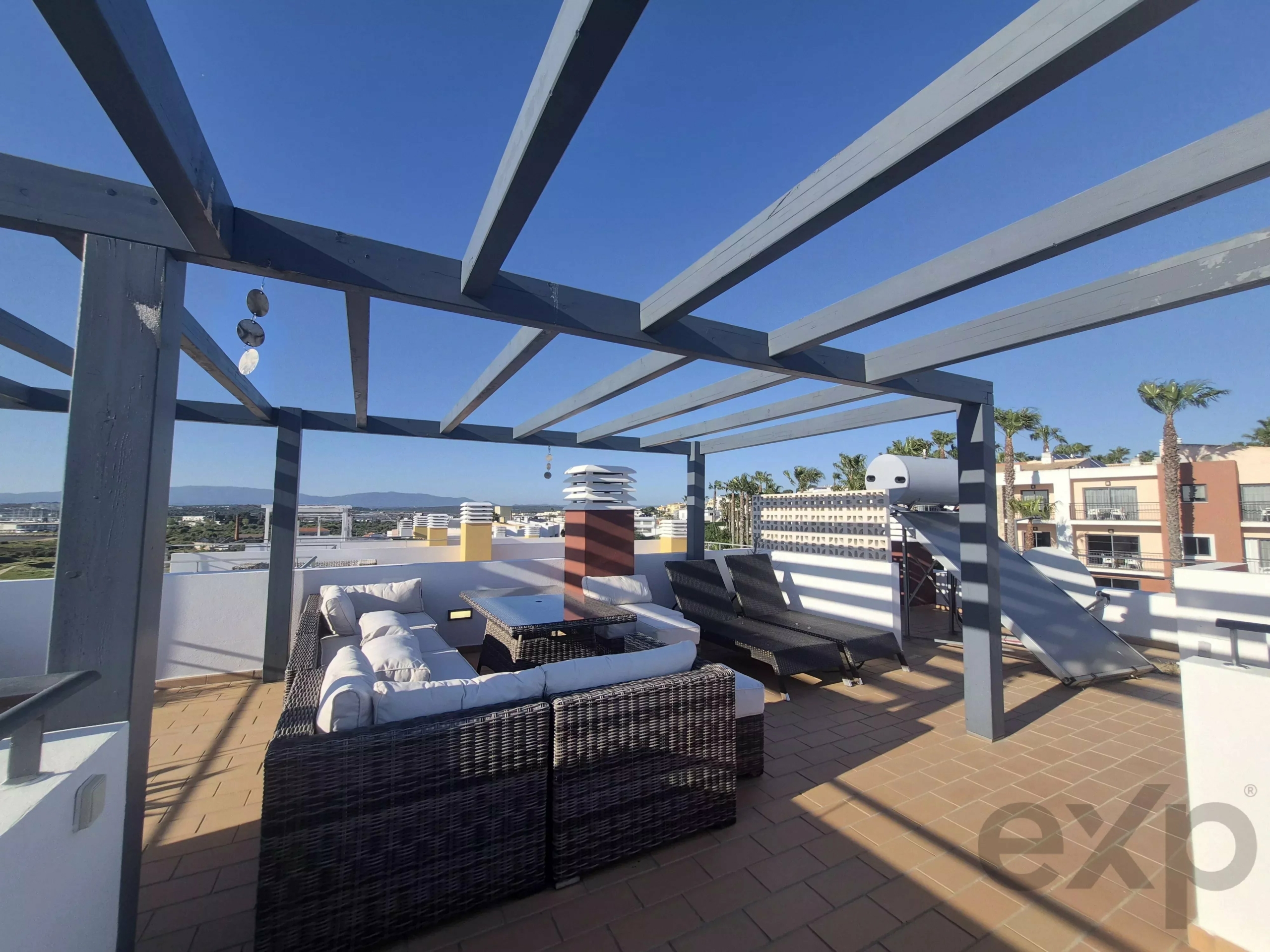 Semi-detached house with independent Apartment & rooftop – Exceptional panoramic view