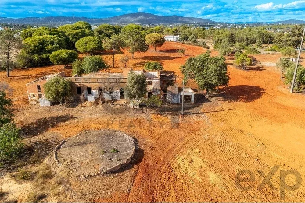 Investment Opportunity – Urban Land with Ruin and Rustic with panoramic sea views in Olhão