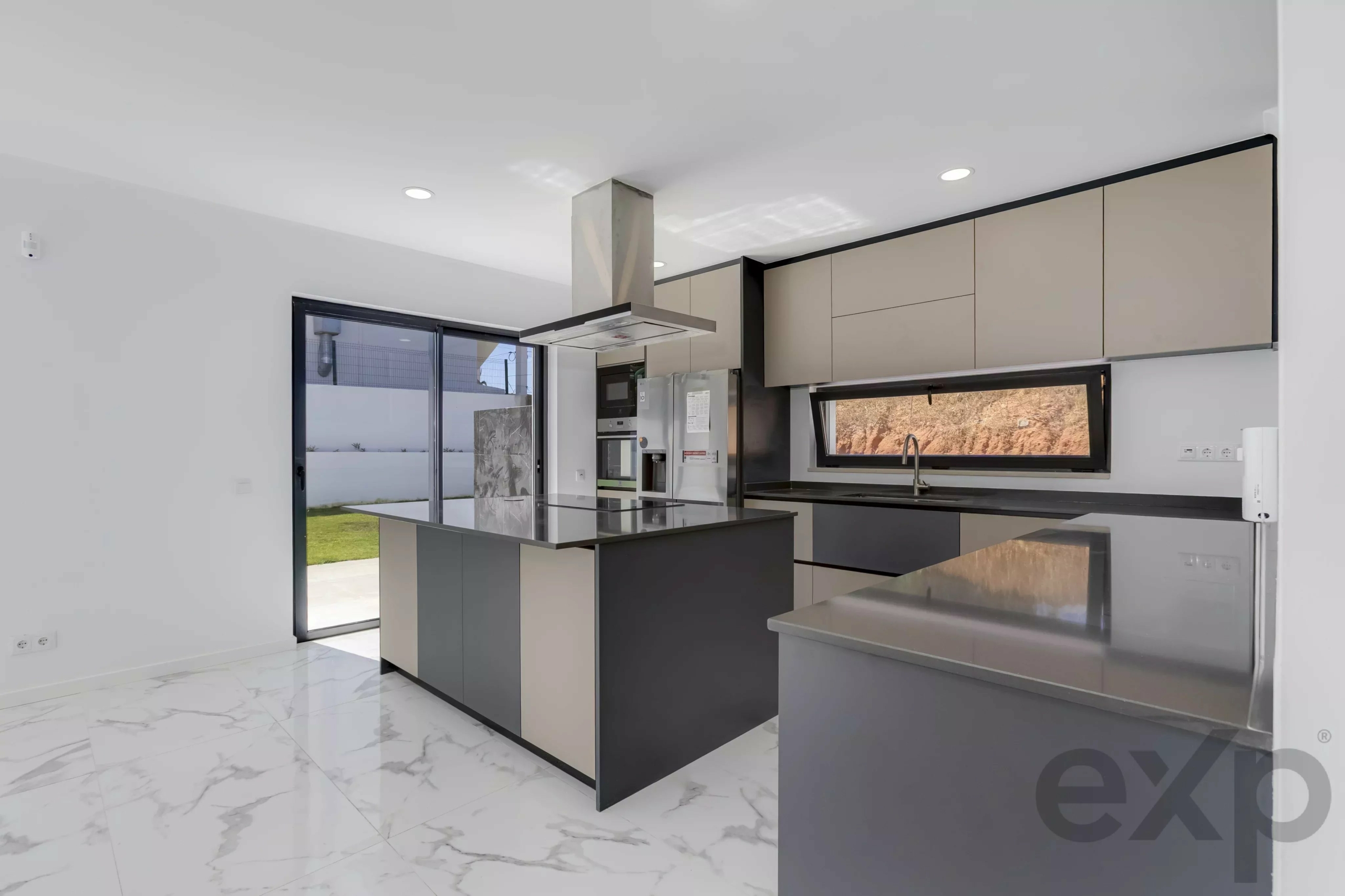 New-Build Villa with Private Pool, Steps from Meia Praia, Lagos