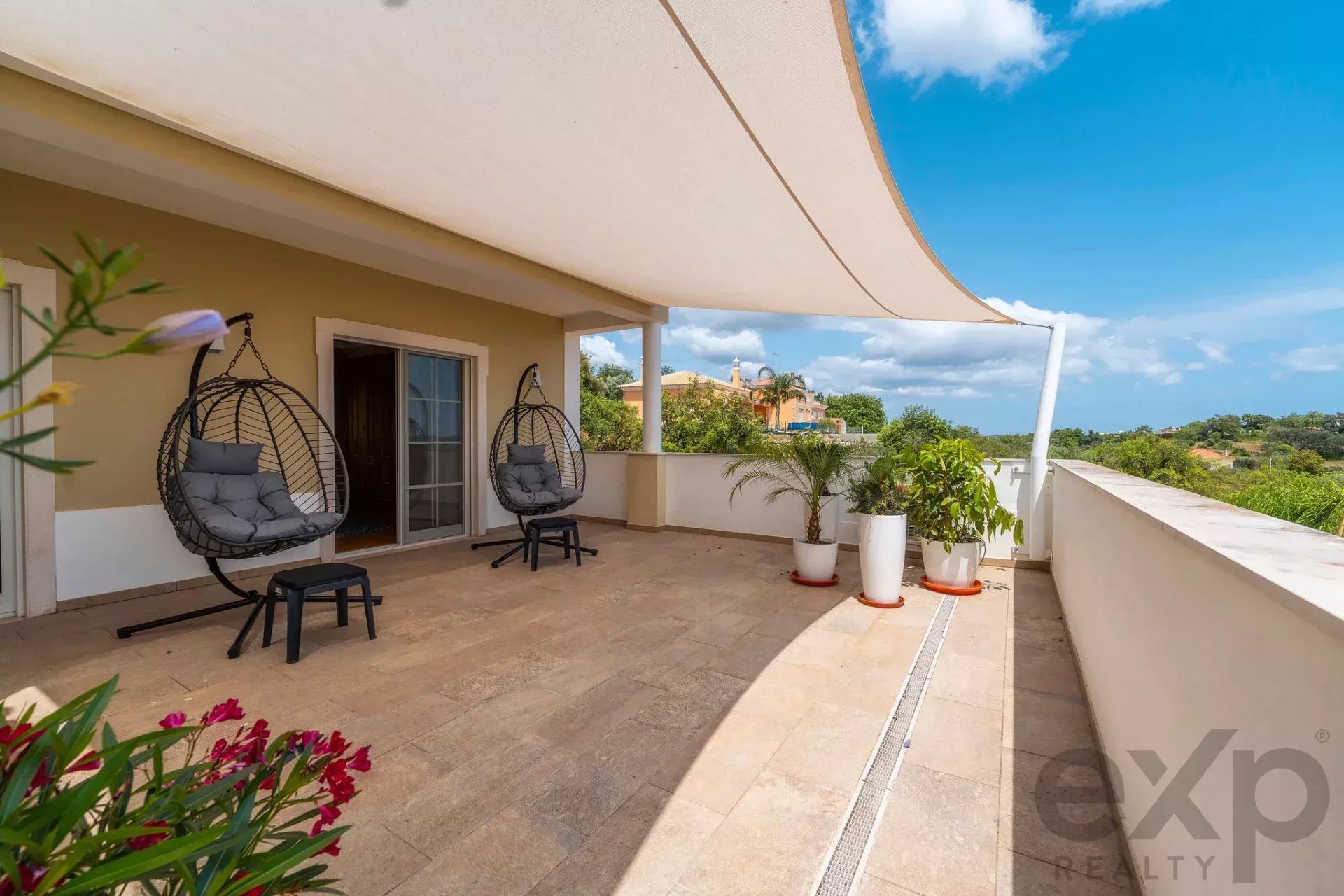 Four bedroom villa with open views and pool in São Bras de Alportel, Algarve