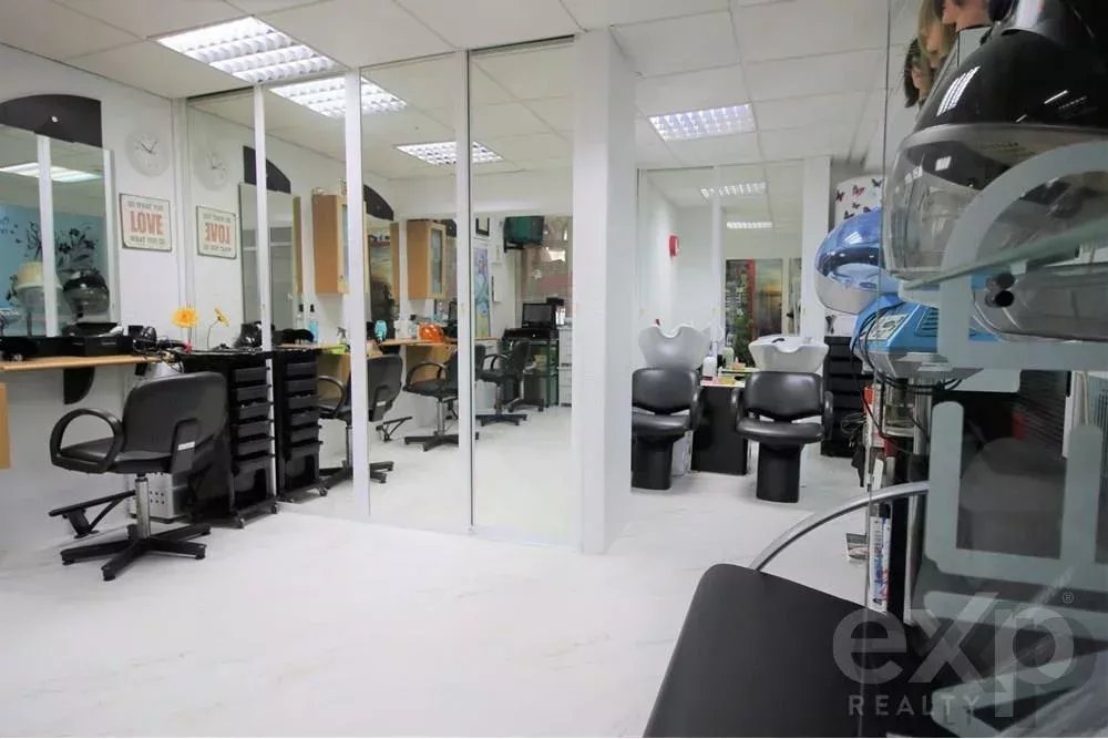 Store for sale in Cabanas shopping center