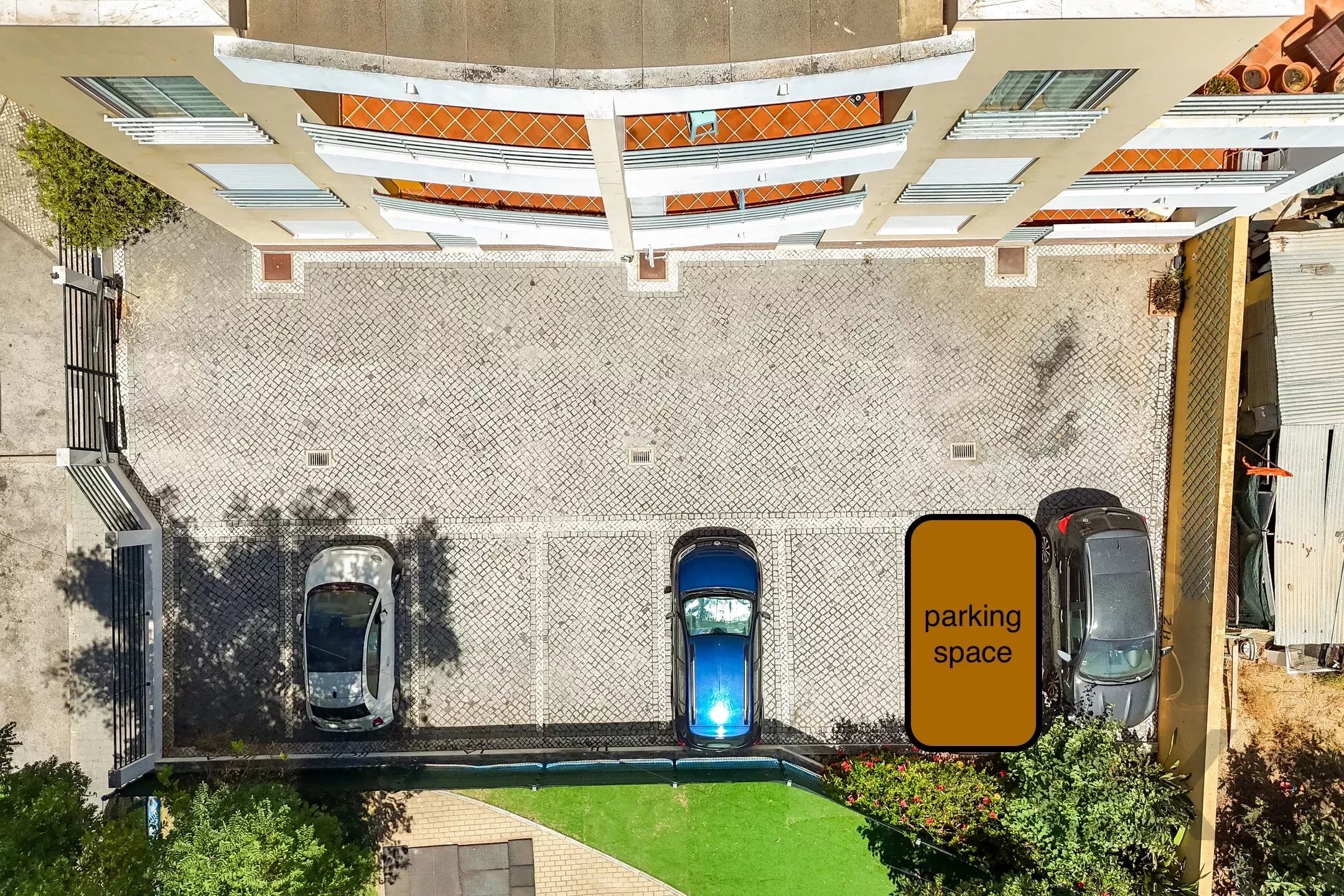 Furnished 2-bedroom apartment with terrace and parking in the centre of Cabanas de Tavira