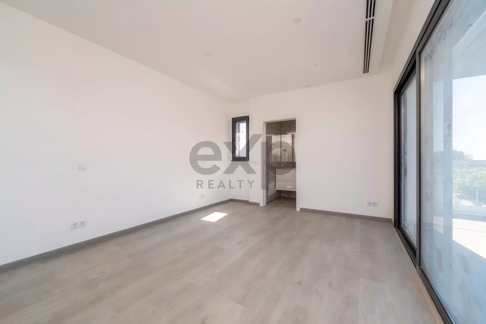 Contemporary Newly Built T6 Villa by Tavira Waterfront