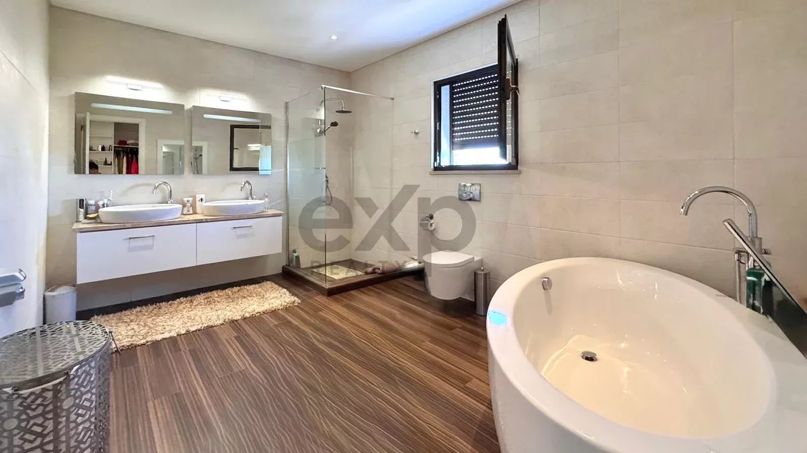 Luxury 4-bedroom villa of 437 m² with swimming pool – Mexilhoeira Grande, Portimão