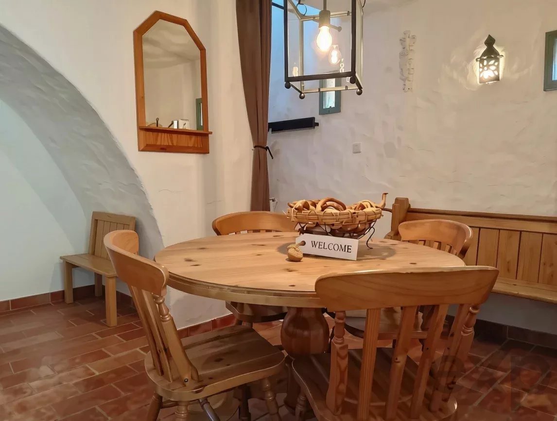 Exclusive property with five independent units and investment potential