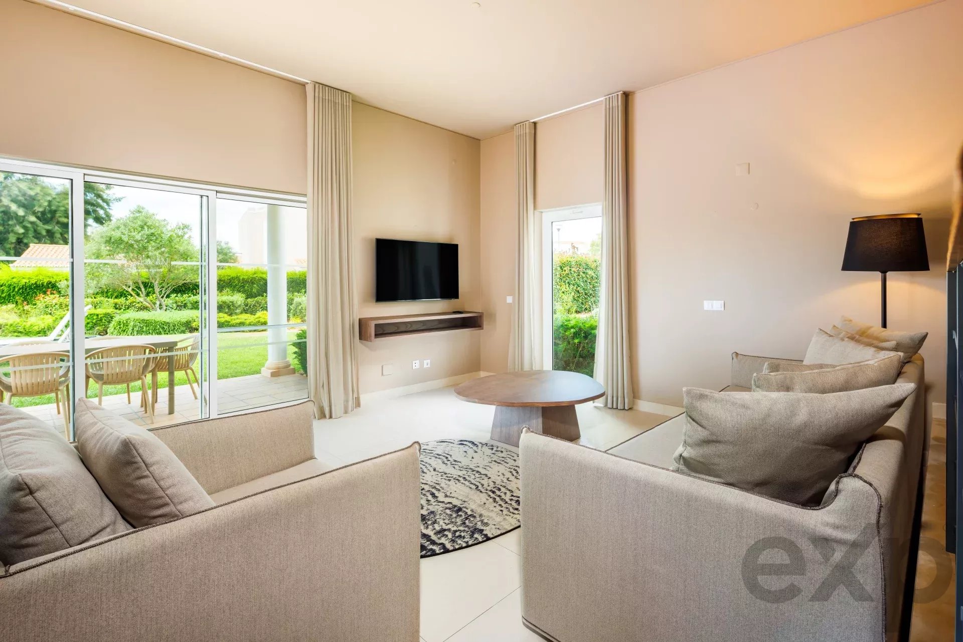Modern T4 Villa with Private Pool in Vale da Lapa Resort