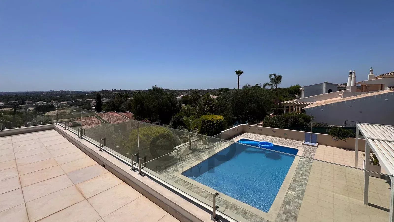 Luxury 4-bedroom villa of 437 m² with swimming pool – Mexilhoeira Grande, Portimão