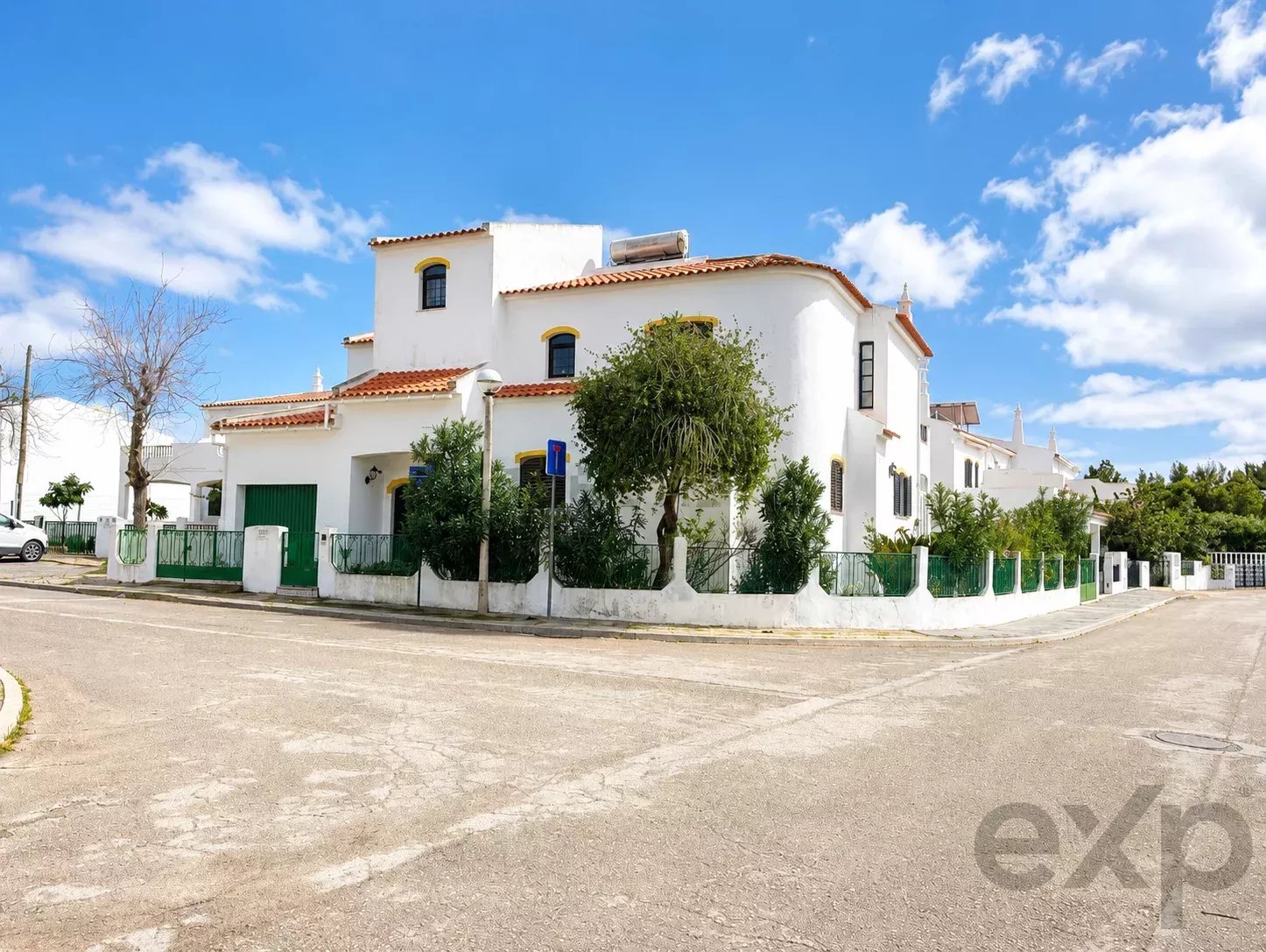 5-Bedroom House, Altura
