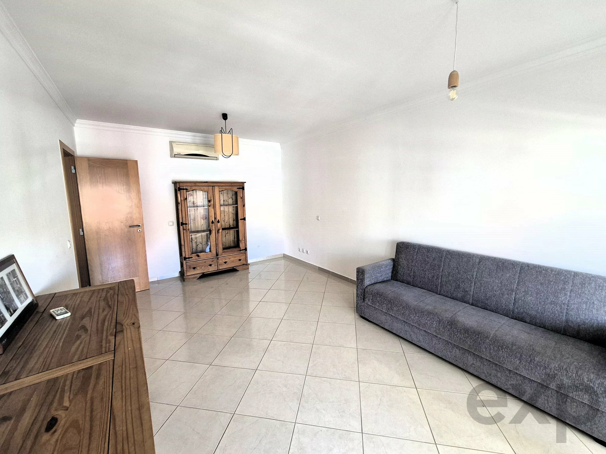 Apartamento T1 Exclusivo em Tavira: Último Piso com Terraço Privativo e Vista Mar e Cidade
